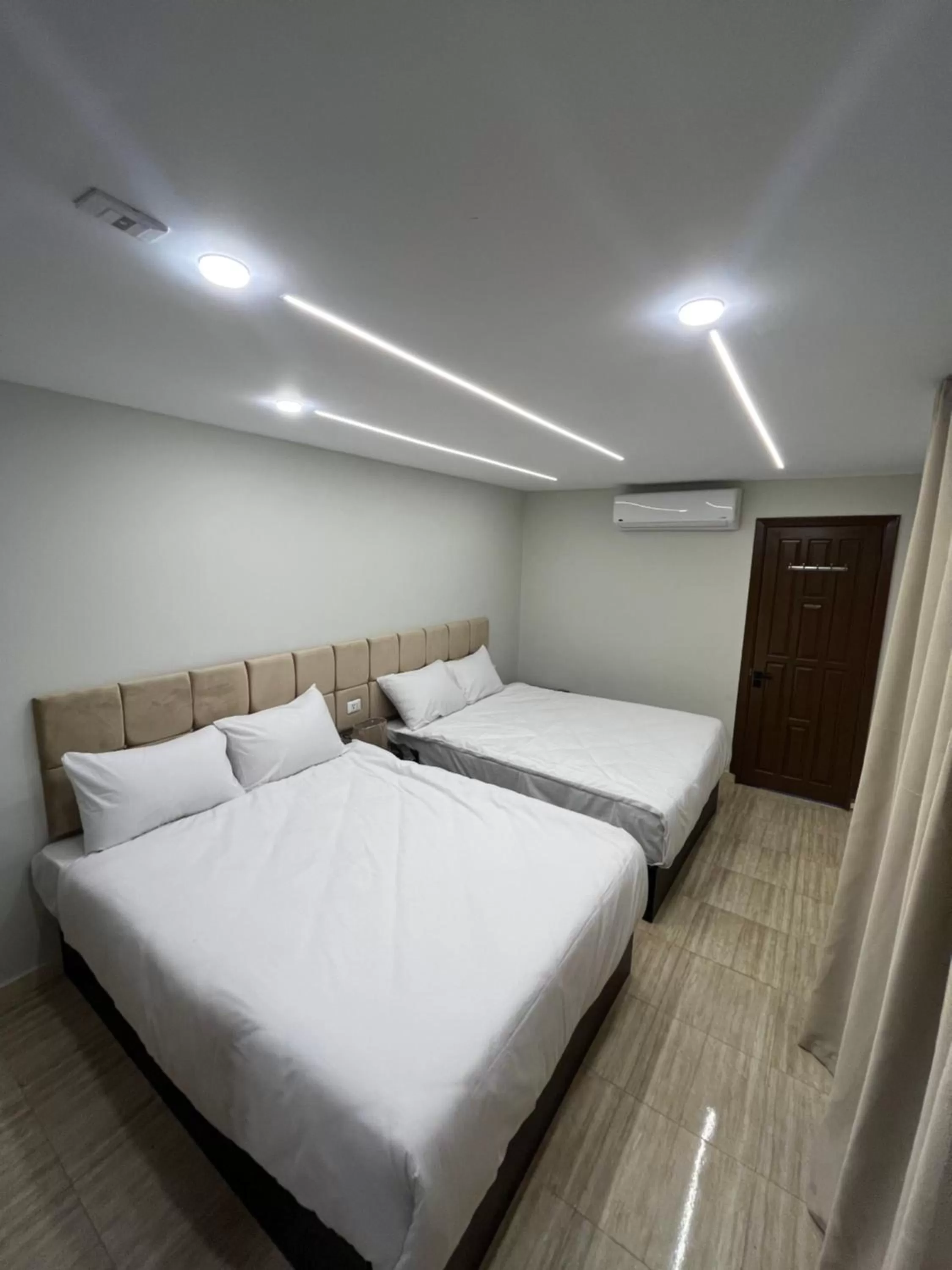 Bed in Crowne Pyramids view inn