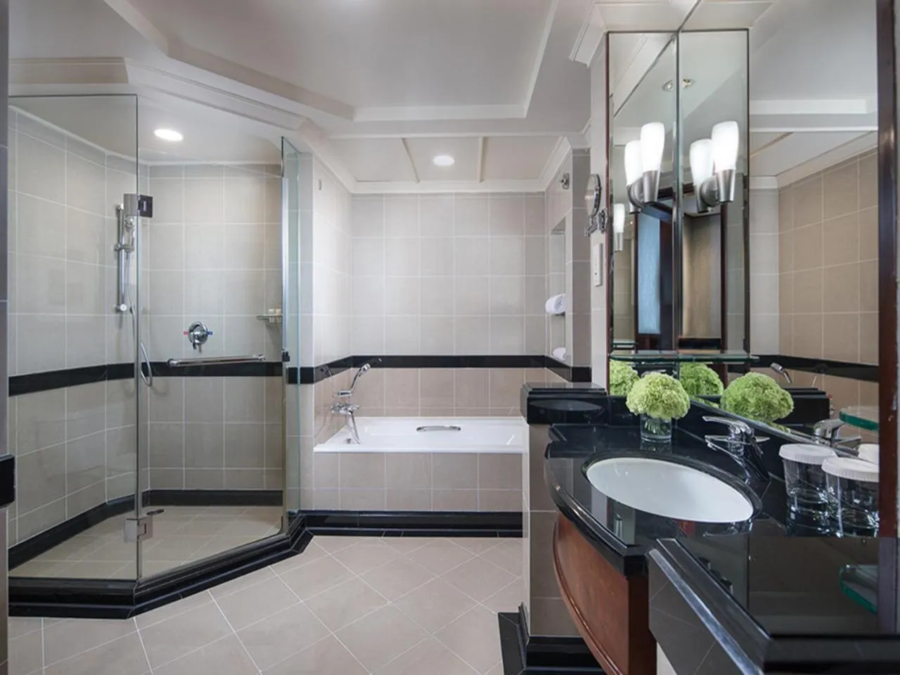 Bathroom in Wyndham Beijing North
