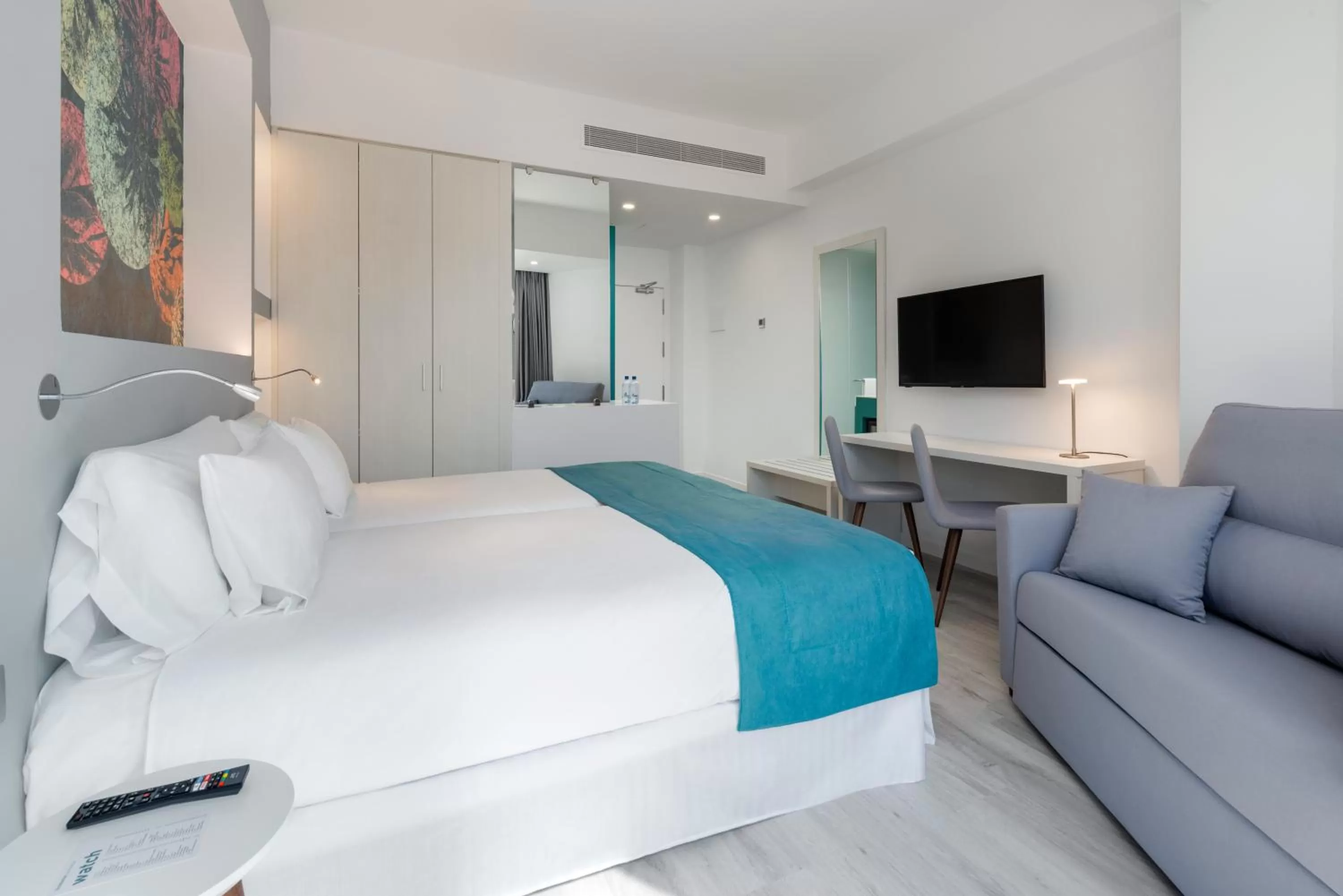 Photo of the whole room, Bed in Occidental Las Palmas