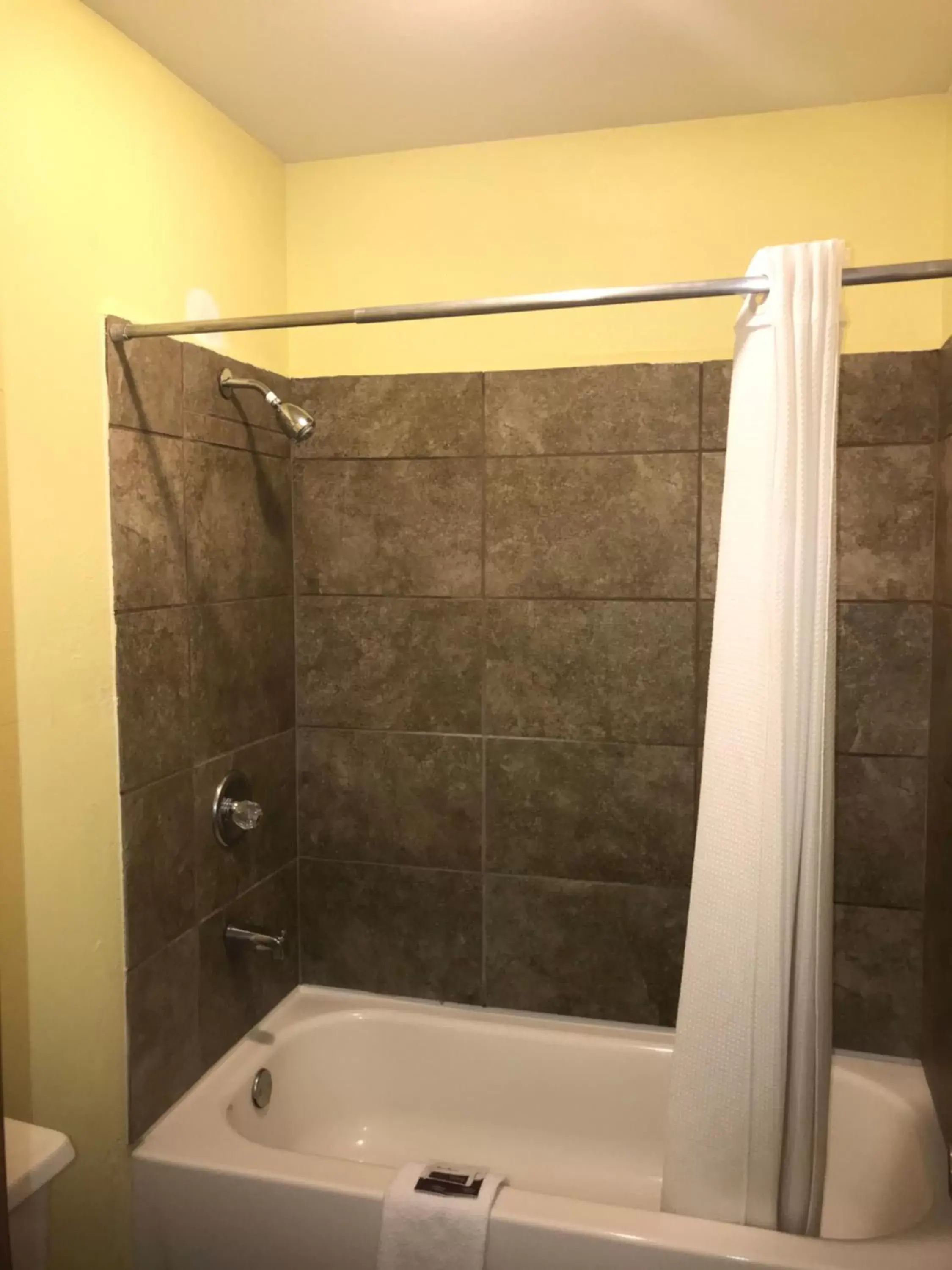 King Room in Linder Motor Lodge King Room in Linder Motor Lodge