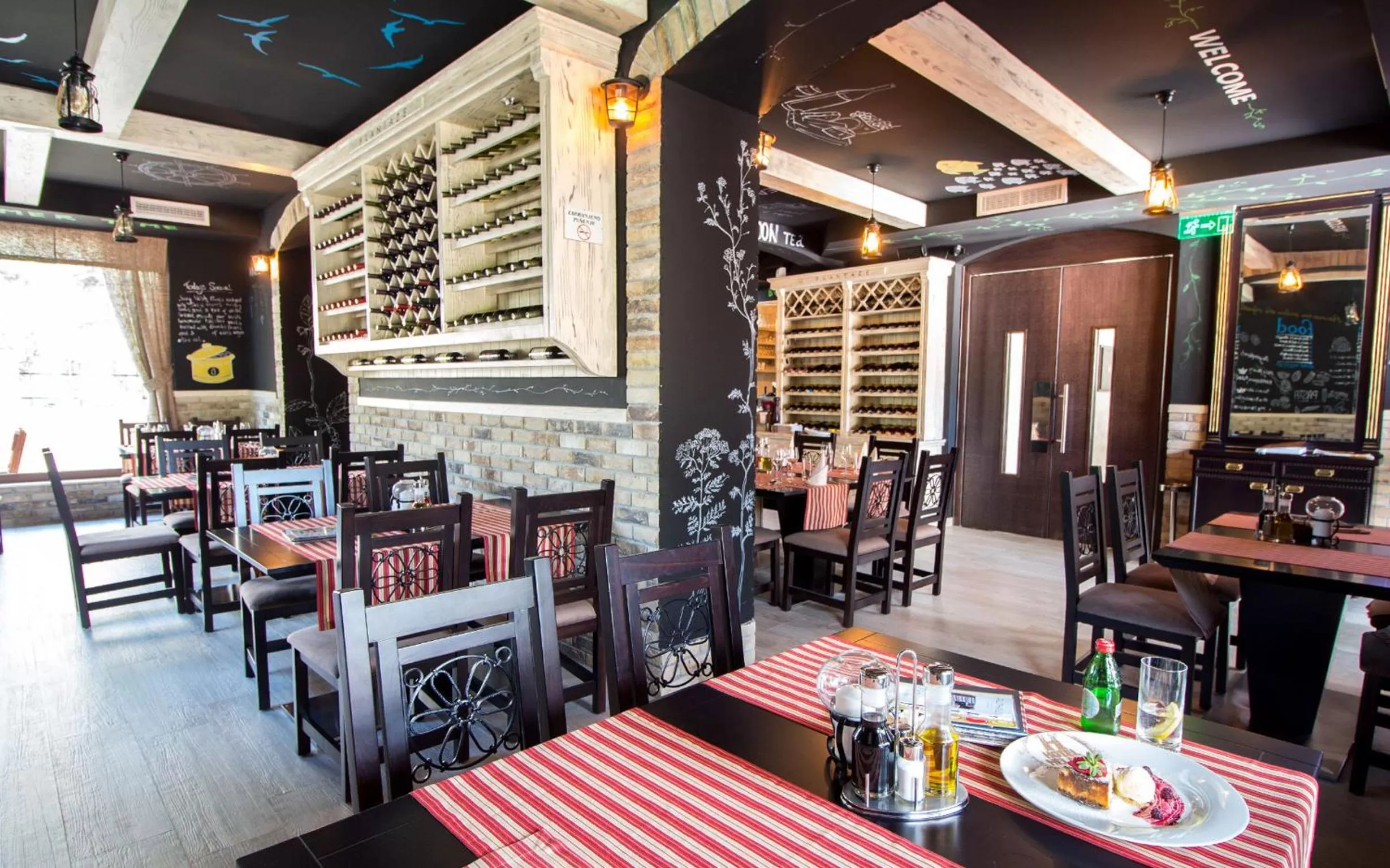 Food, Restaurant/Places to Eat in Hotel Helada