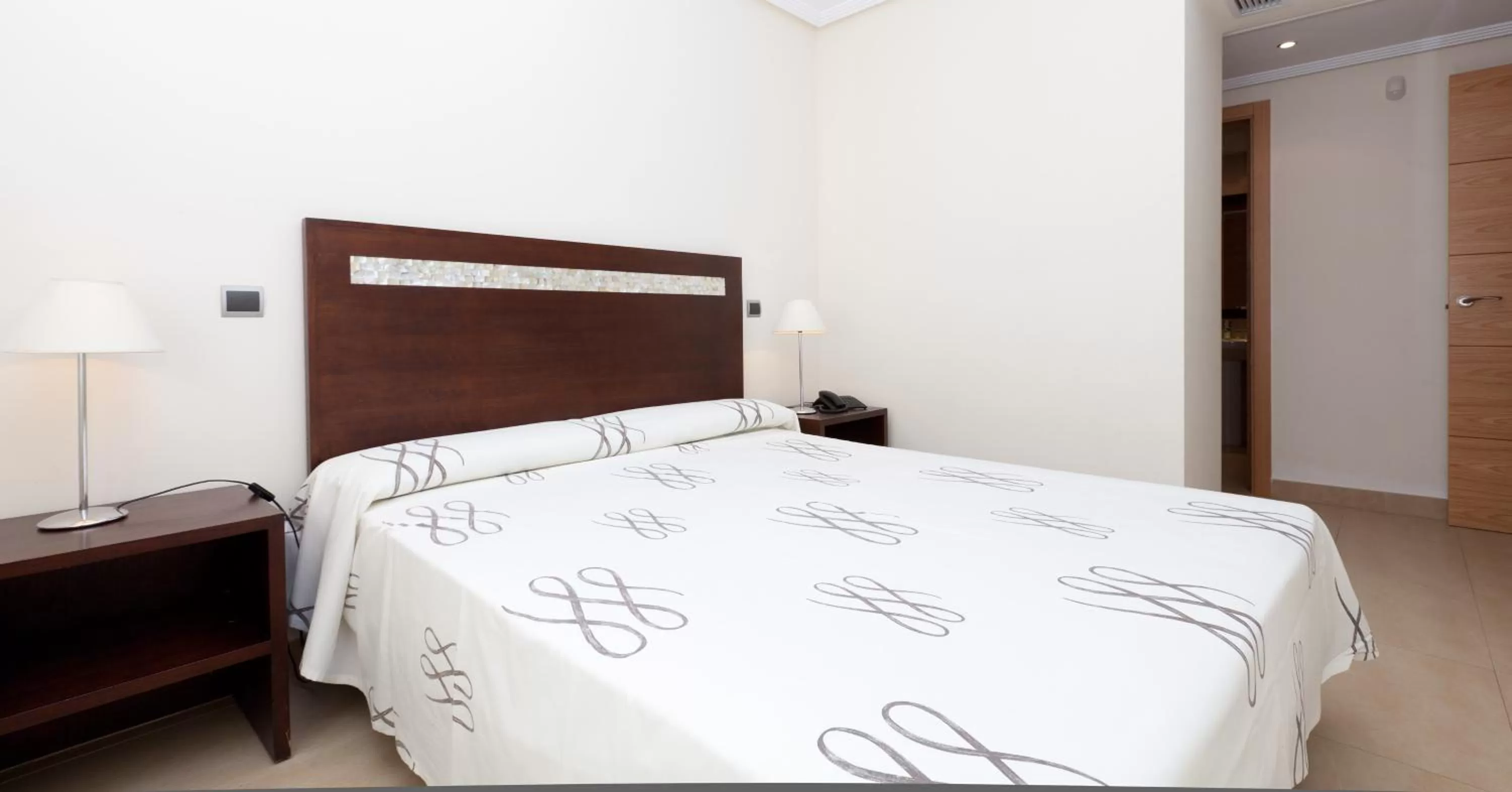 Shower in Senator Mar Menor Golf & Spa Resort