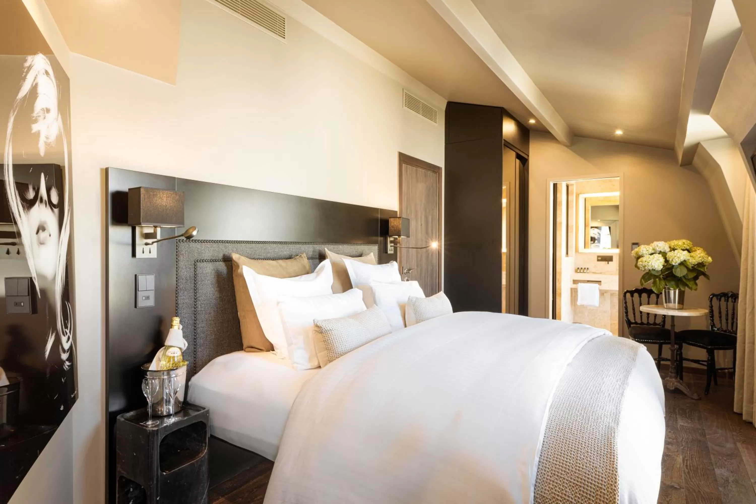 Bedroom, Bed in B Montmartre