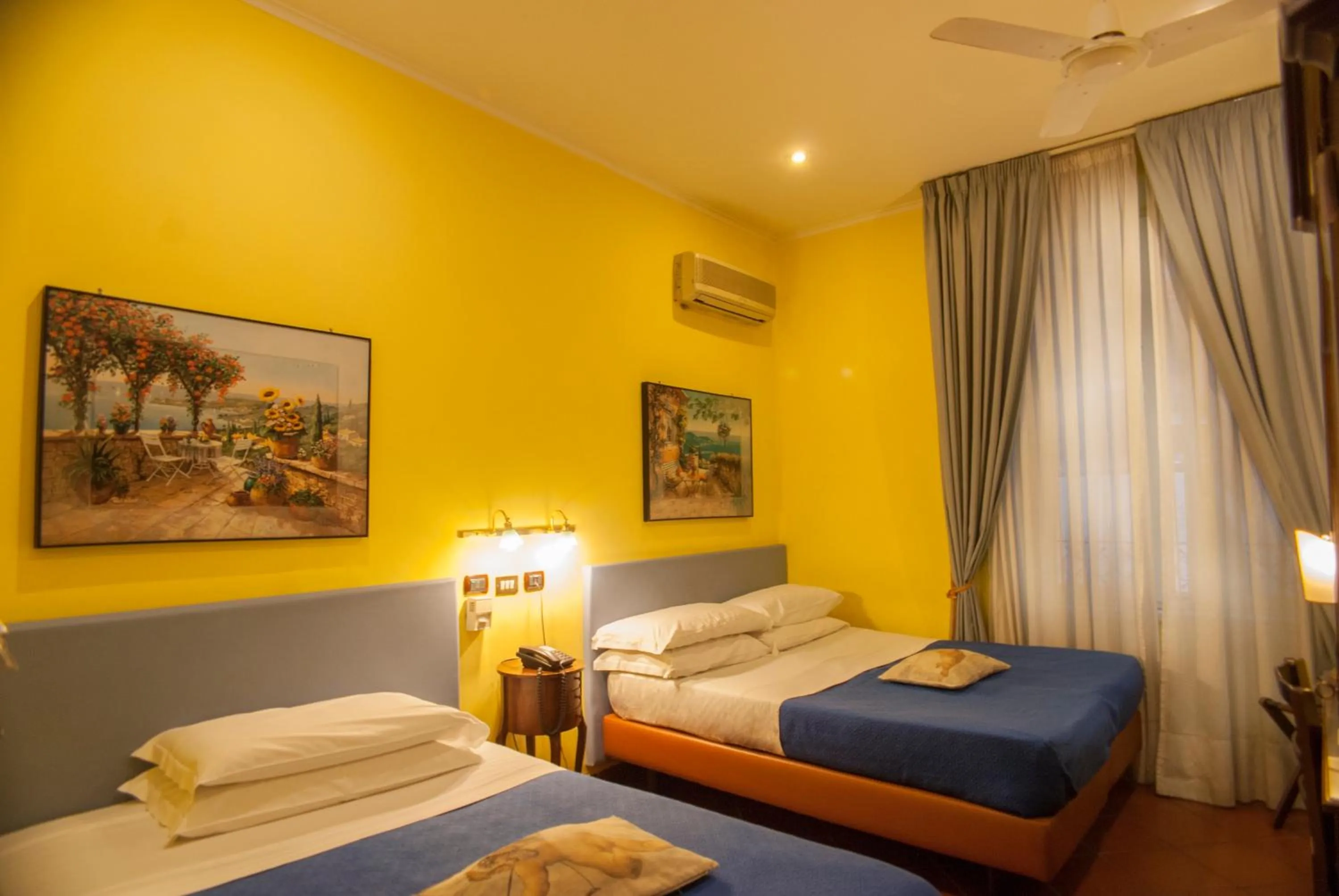 Photo of the whole room, Bed in Hotel Toledo