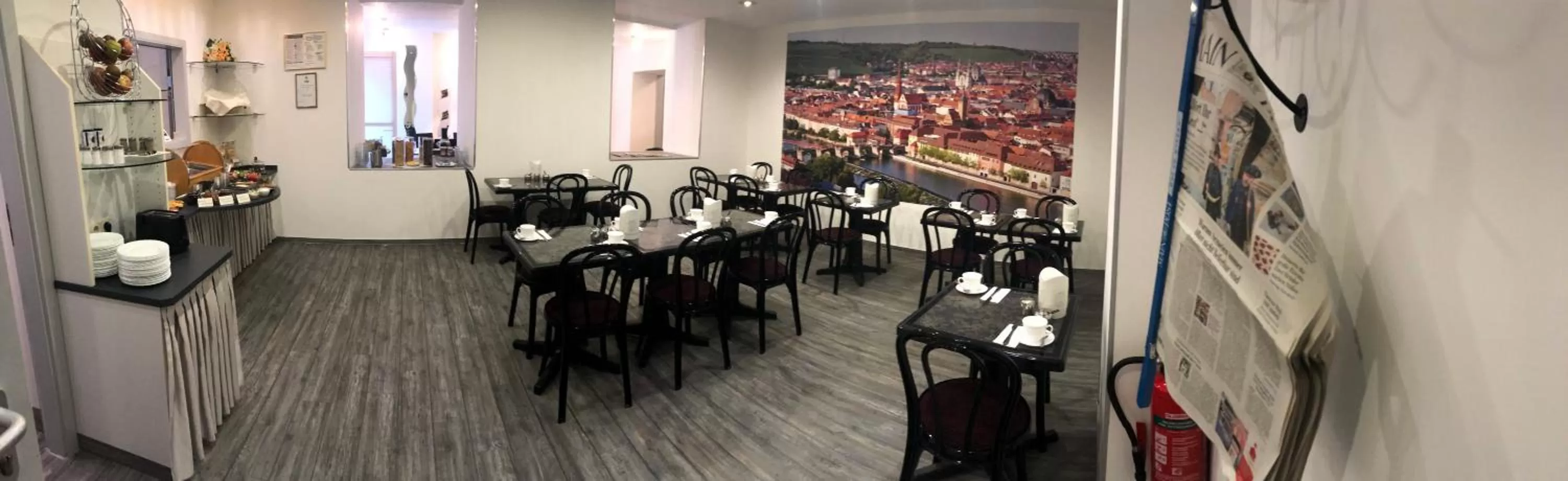 Restaurant/places to eat in Hotel Regina