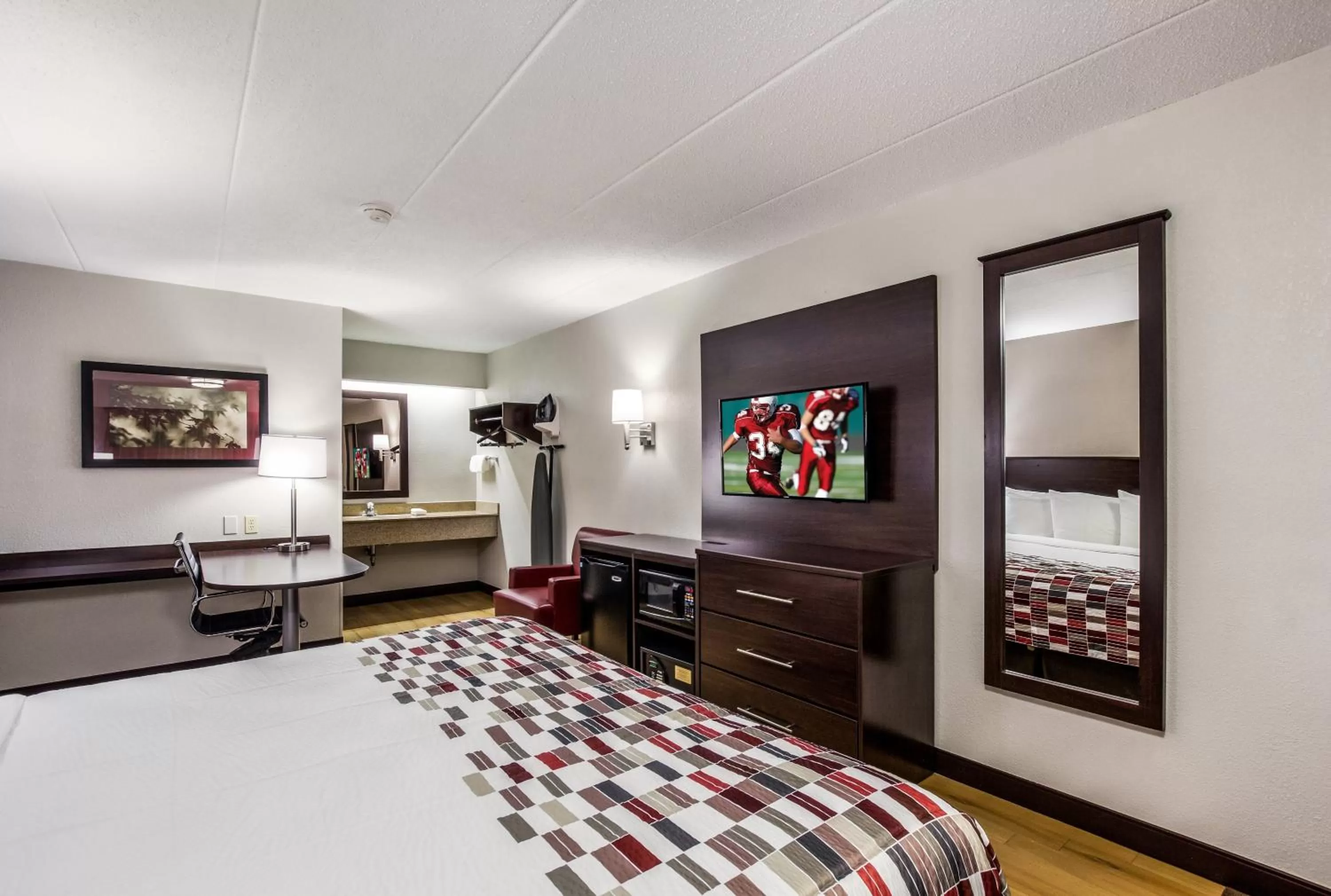 Bedroom, Bed in Red Roof Inn Lexington