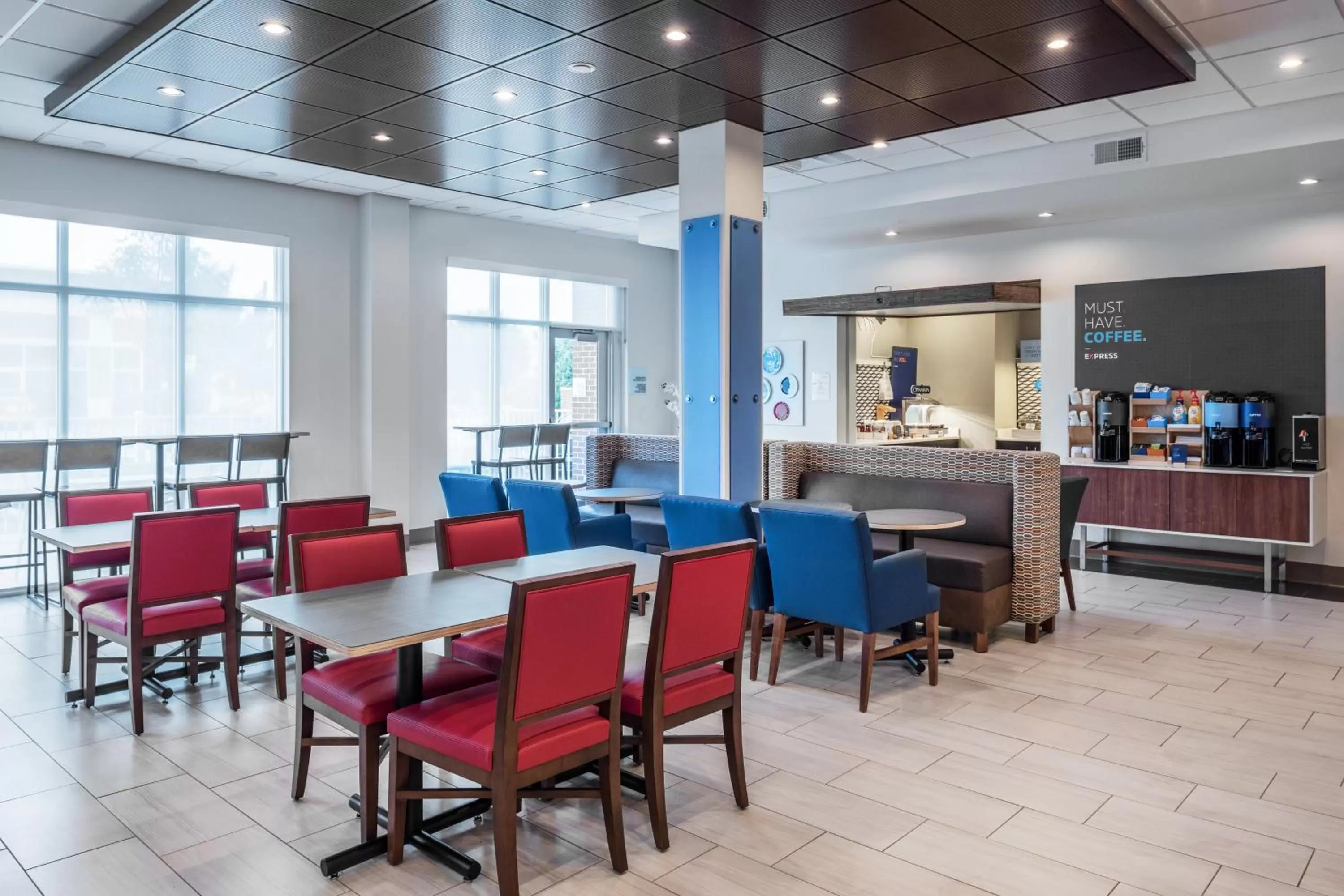 Breakfast in Holiday Inn Express & Suites St. Louis - Chesterfield by IHG