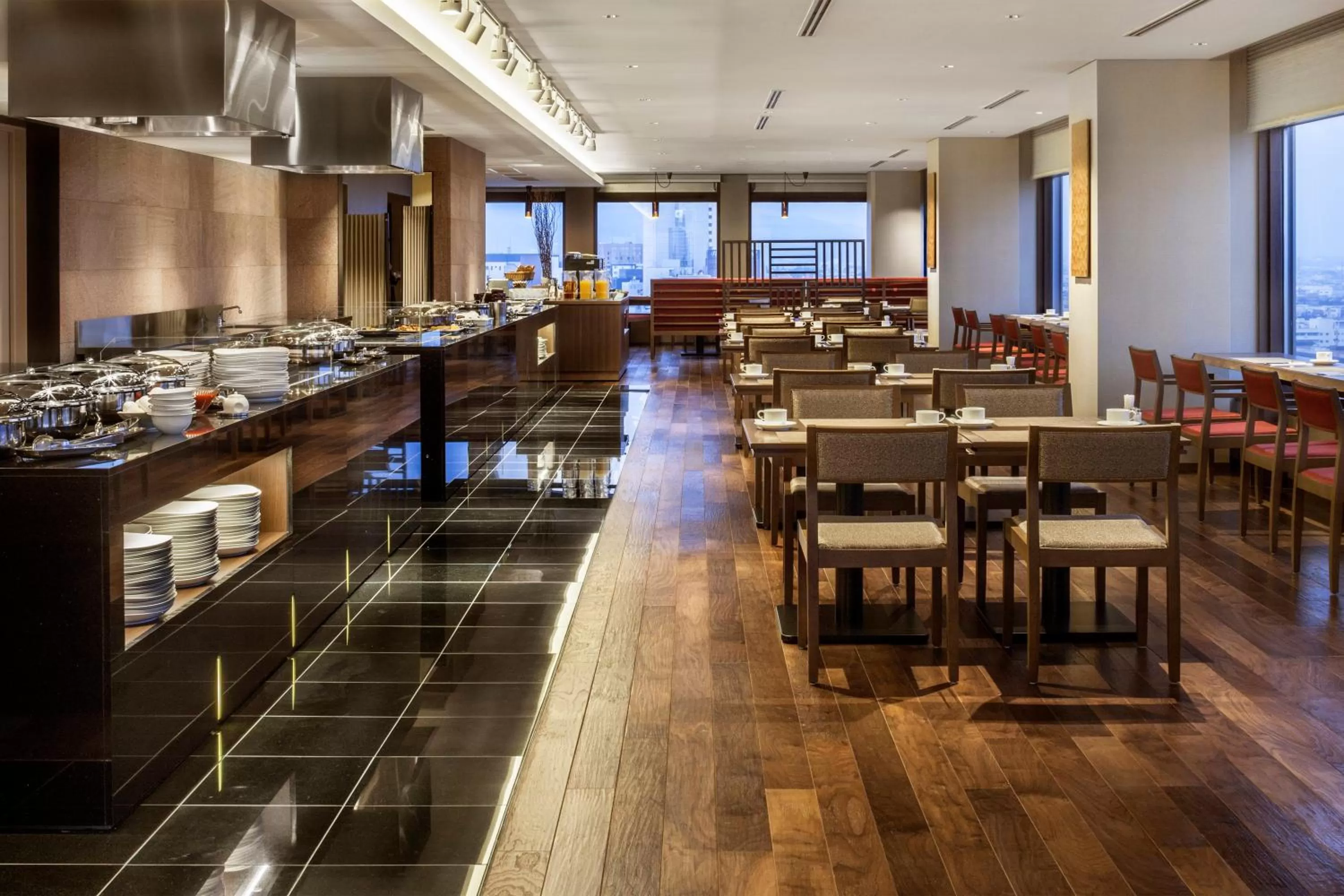 Restaurant/places to eat in ANA Holiday Inn Kanazawa Sky by IHG