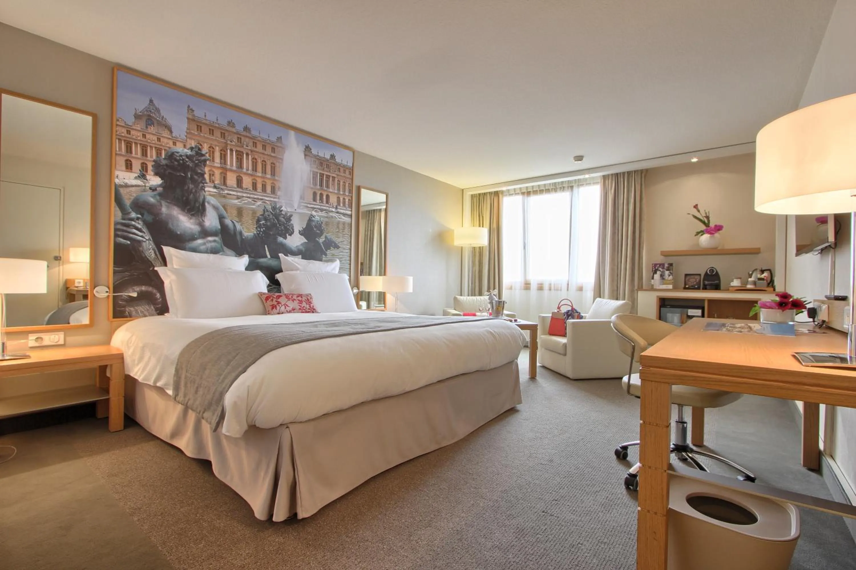 Photo of the whole room, Bed in Mercure Paris Velizy