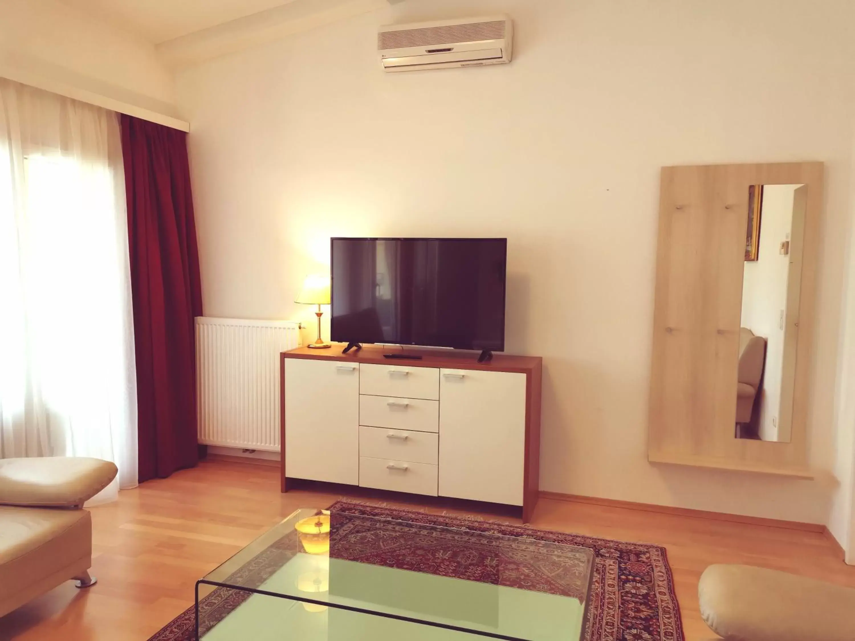 Deluxe Apartment with Balcony and City View - single occupancy in Hotel Haydn Deluxe Apartment with Balcony and City View - single occupancy in Hotel Haydn