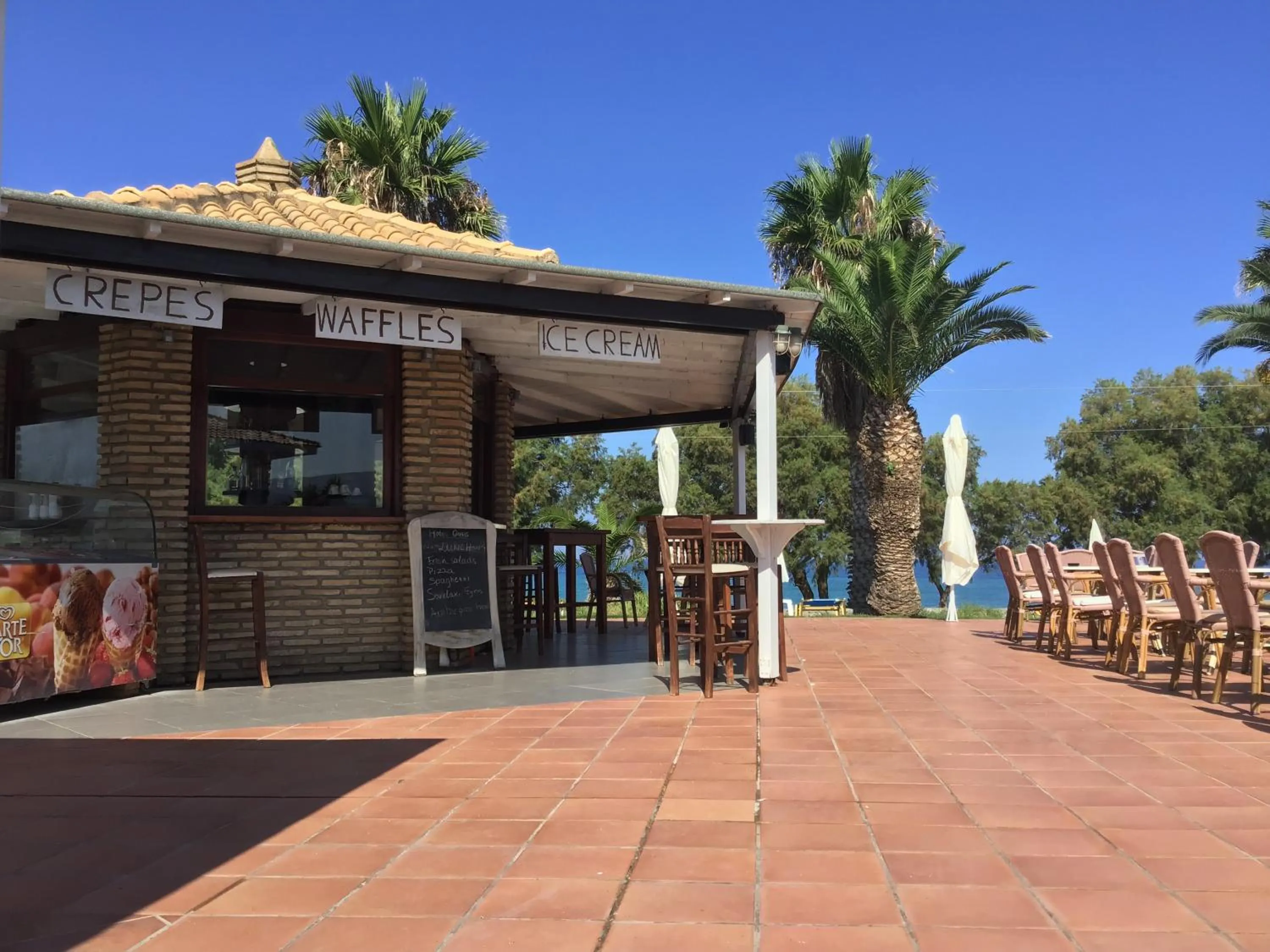 Restaurant/places to eat in Hotel Oasis