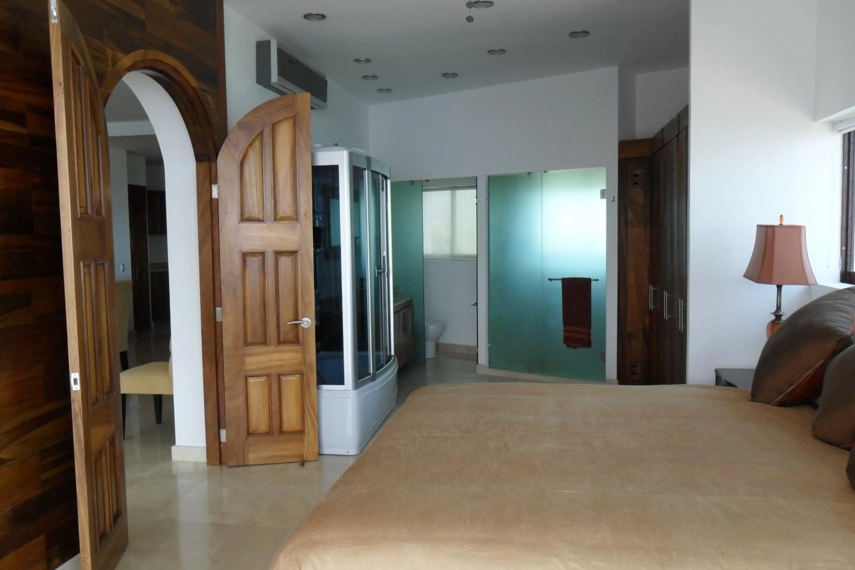 Photo of the whole room in Mondavi