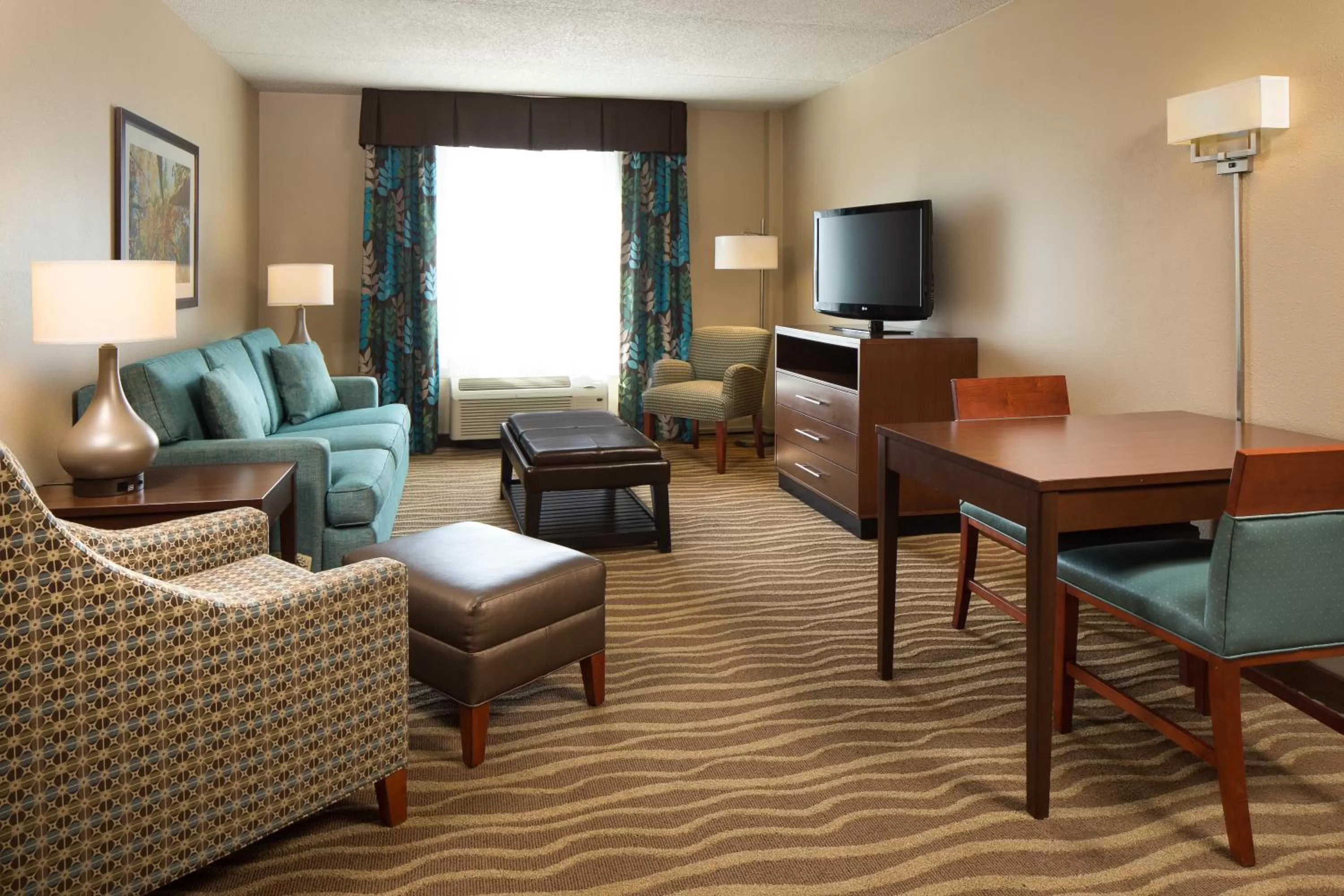 Photo of the whole room in Holiday Inn Hotel & Suites Overland Park-West by IHG