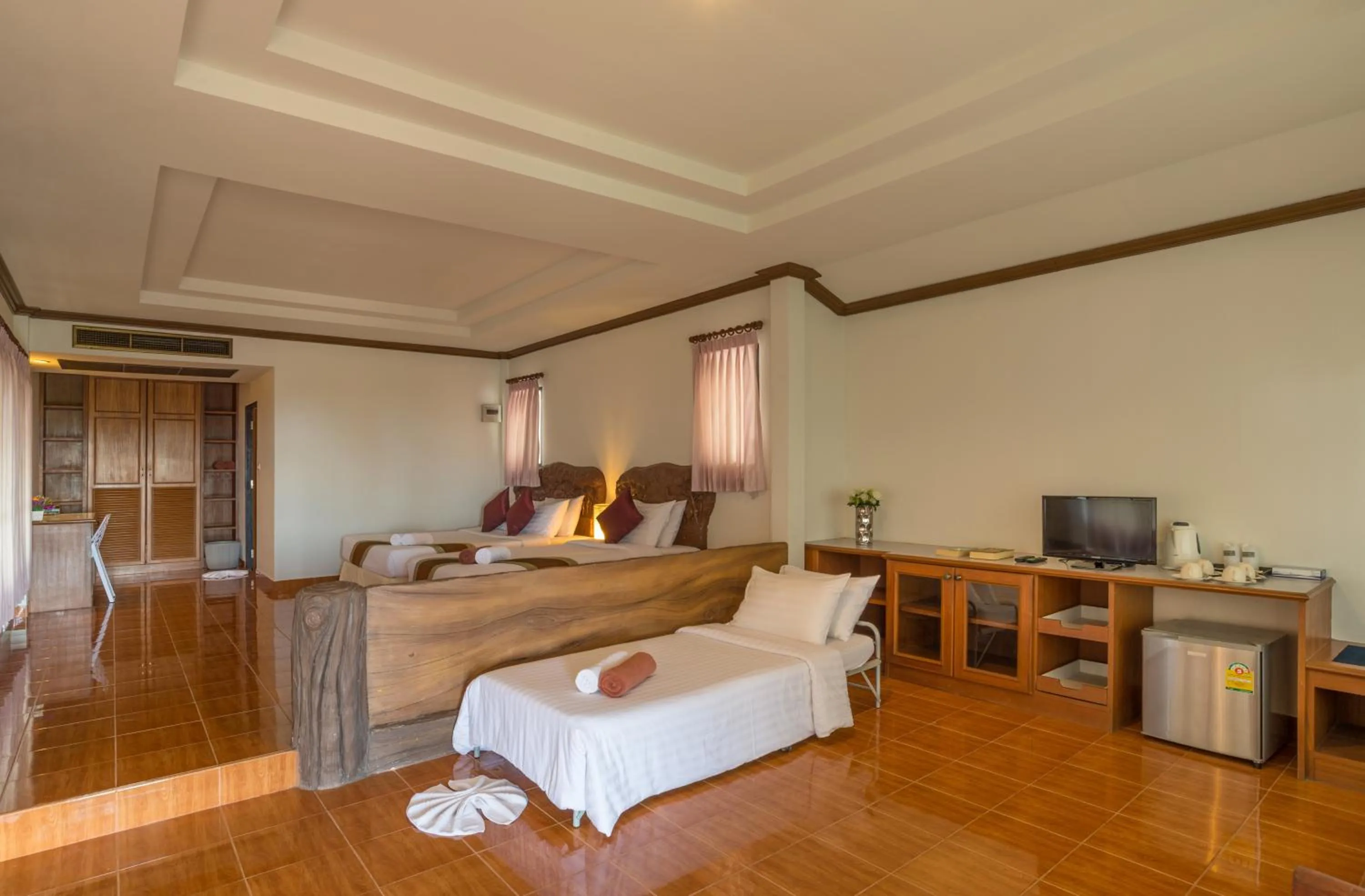 Living room, Bed in Lanta Manda Resort