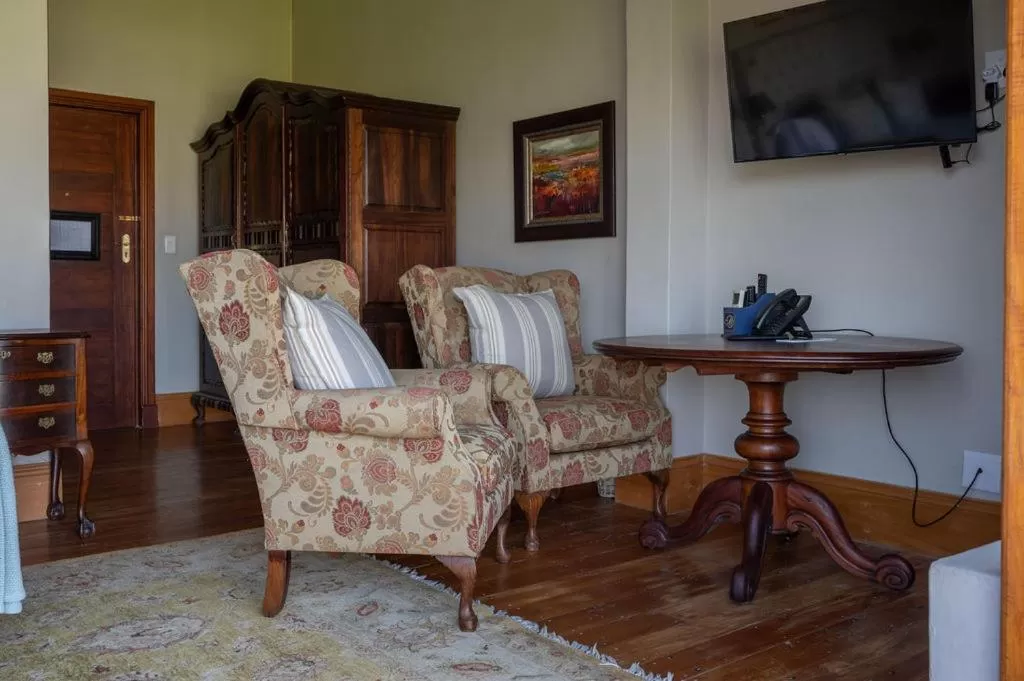 Seating area in Issaquena Heights Boutique Hotel