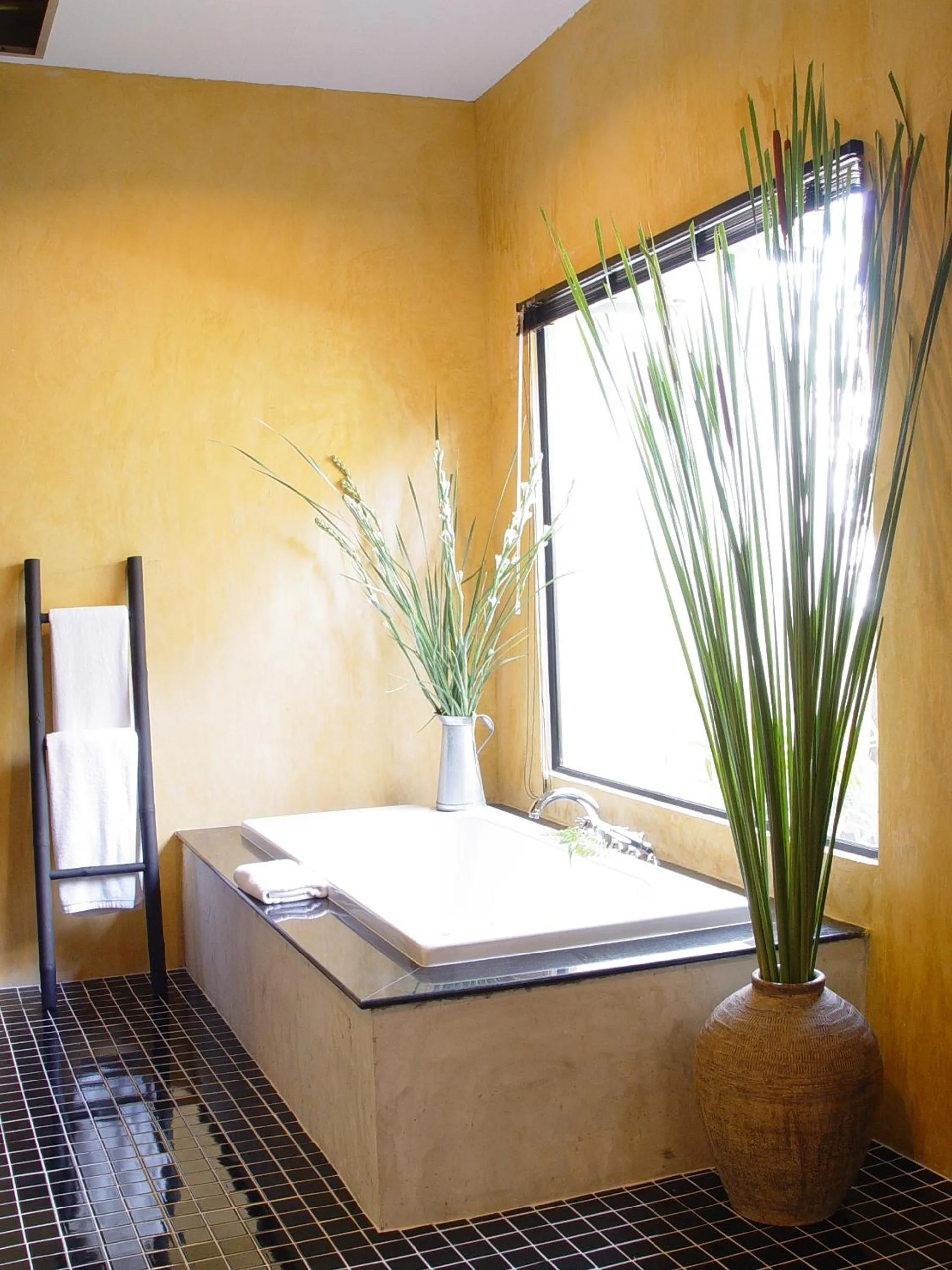 Bathroom, Bed in The Old Phuket - Karon Beach Resort