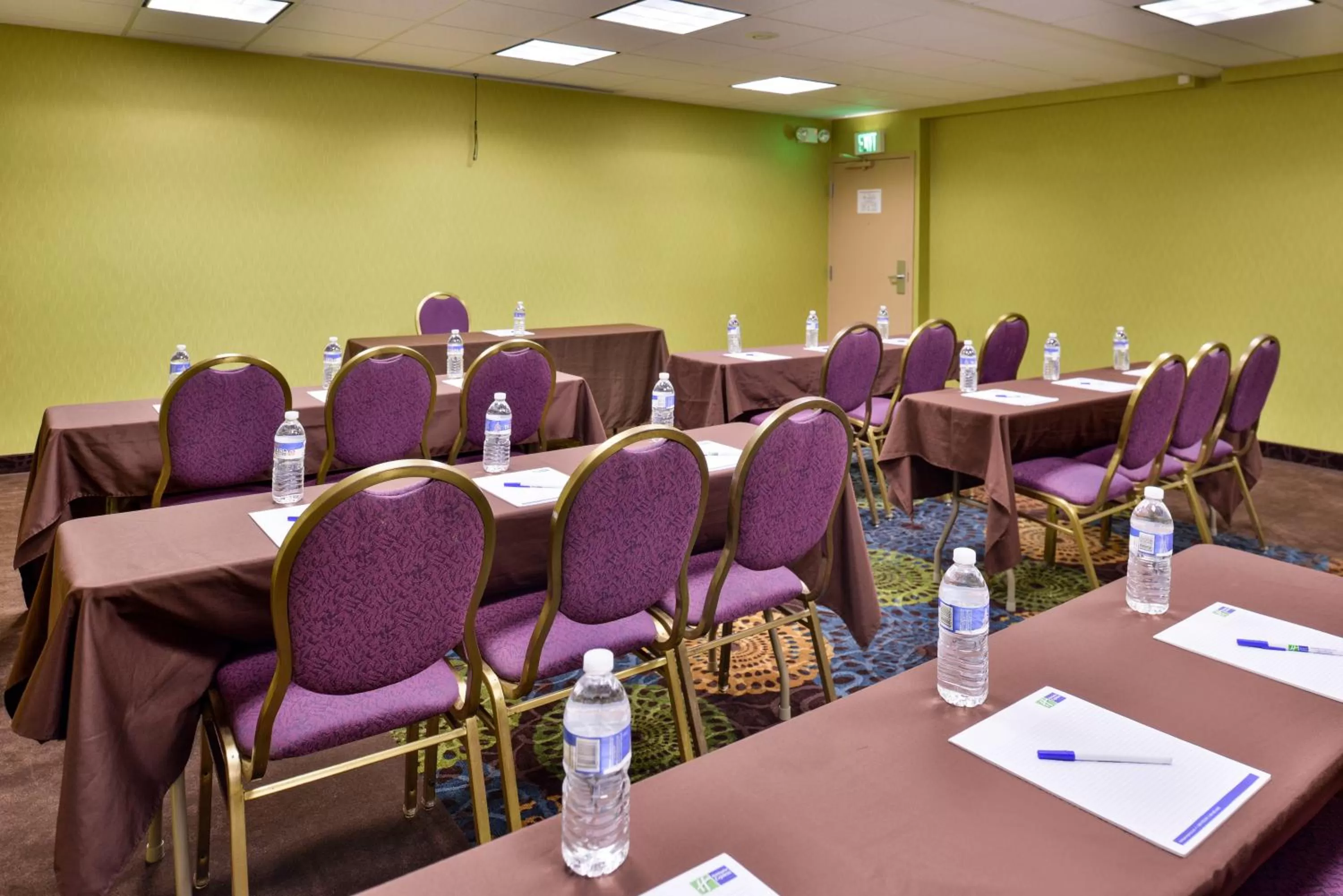 Meeting/conference room in Holiday Inn Express Hunt Valley by IHG