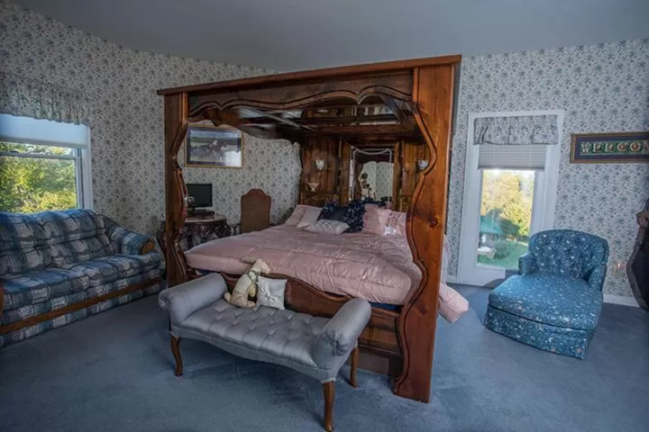 Bed in Rabbit Creek Bed & Breakfast