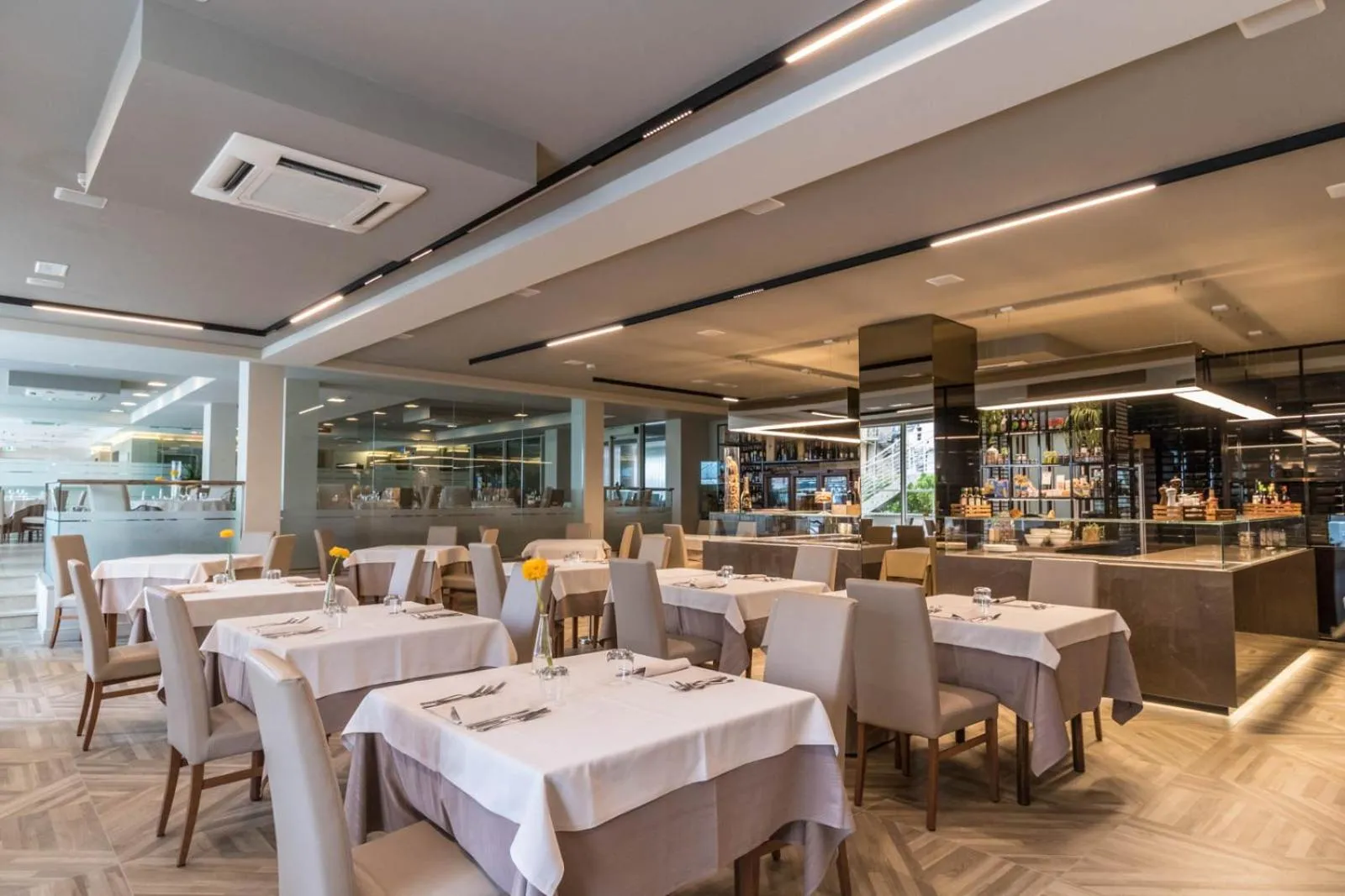 Restaurant/places to eat in Bellettini Hotel