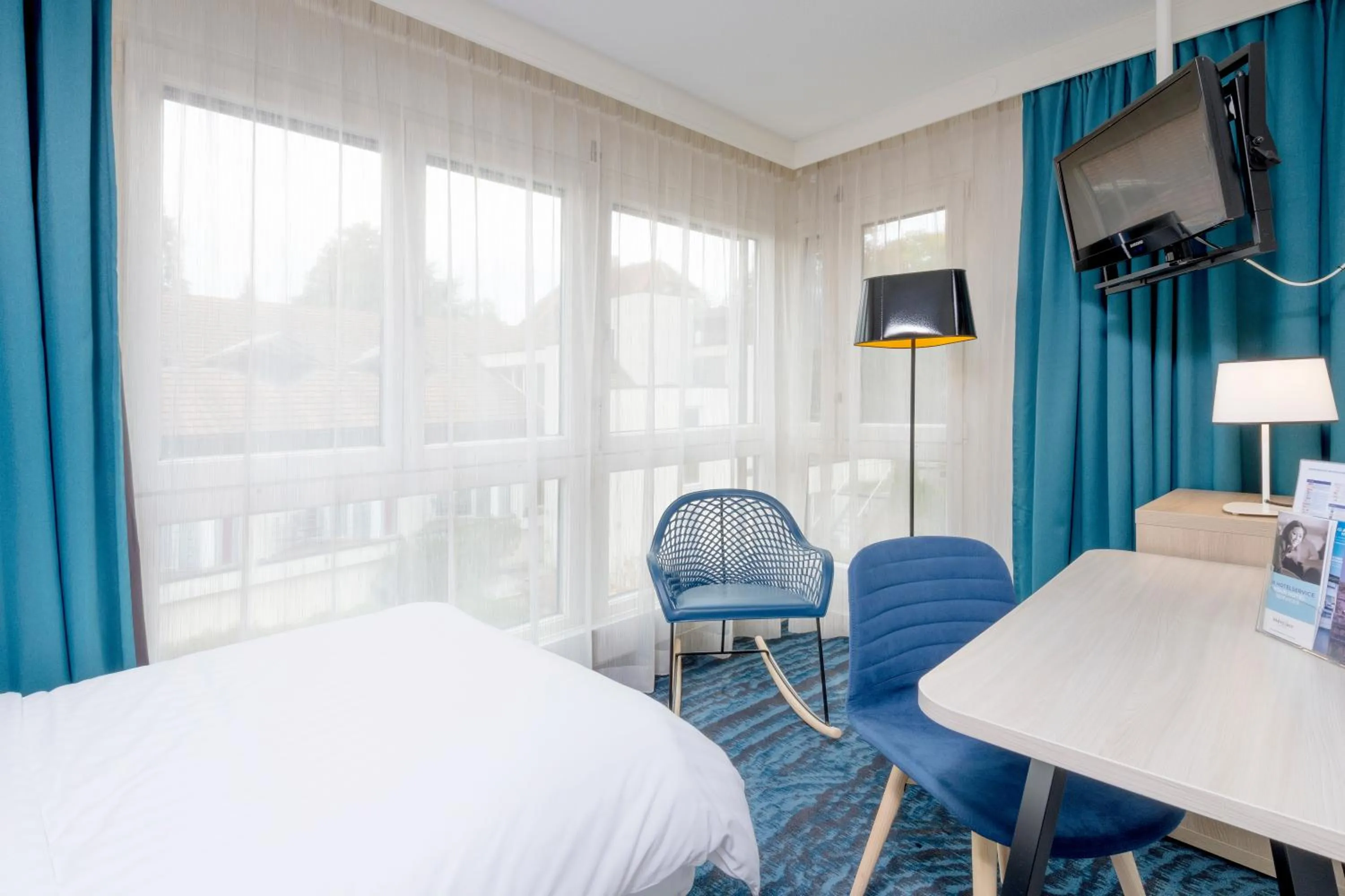 Seating area, Bed in Mercure Lenzburg Krone