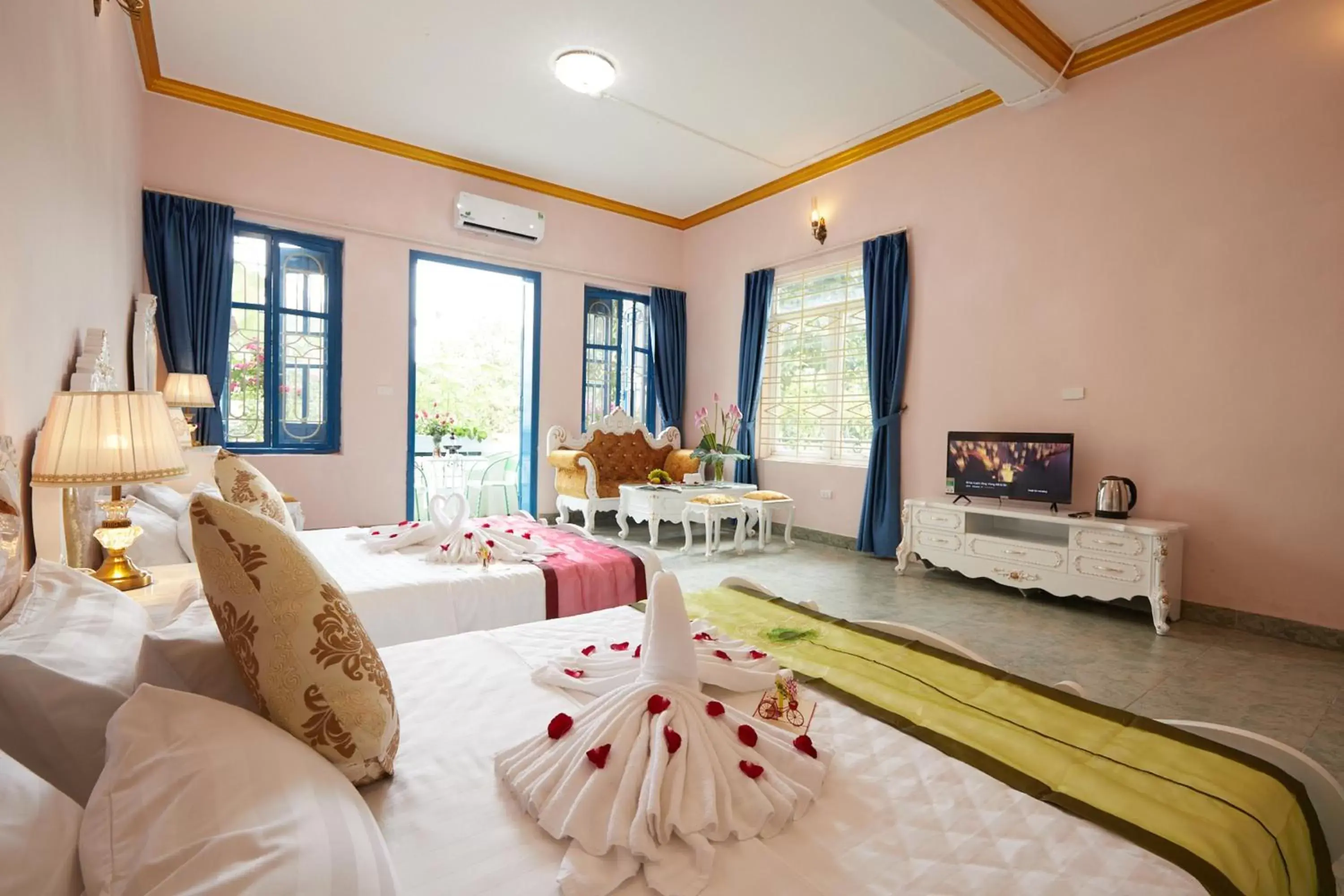 King Suite with Balcony in Lucky Budda Inn Villa King Suite with Balcony in Lucky Budda Inn Villa