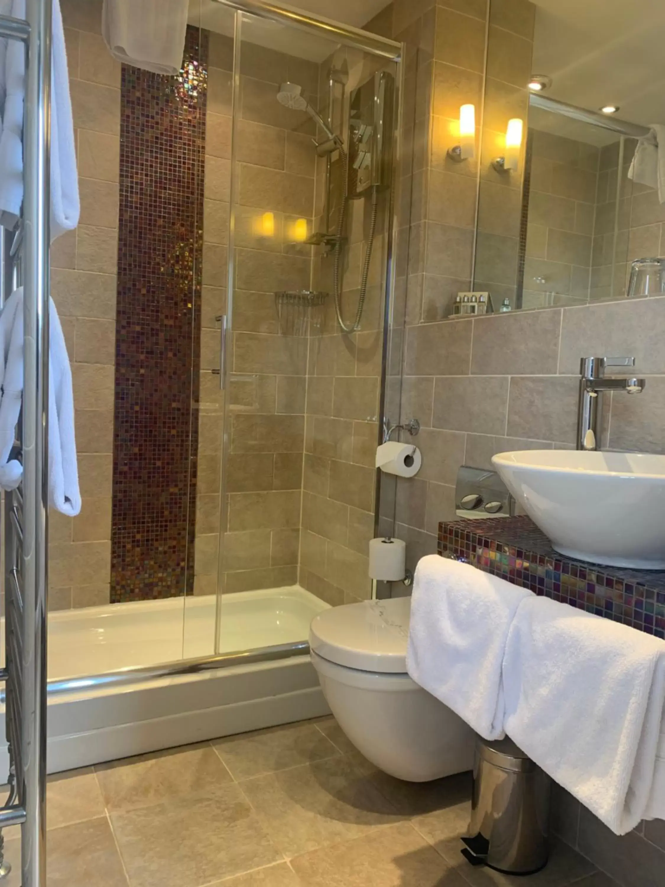 Deluxe Double Room with Shower in Ramsey House - Luxury Licensed B&B - Parking and Guest Lounge Deluxe Double Room with Shower in Ramsey House - Luxury Licensed B&B - Parking and Guest Lounge