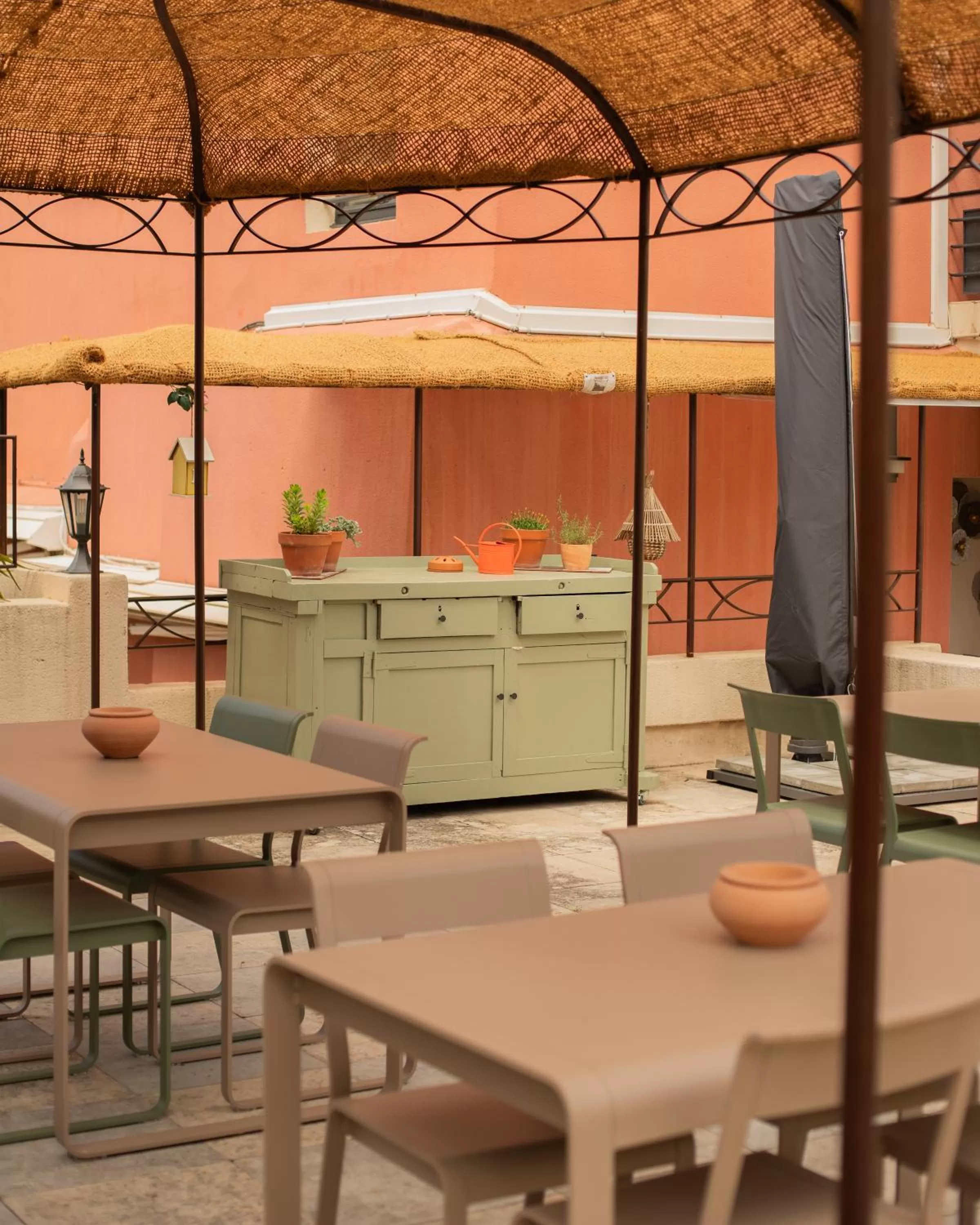 Patio in Le Victoria Boutique Hôtel