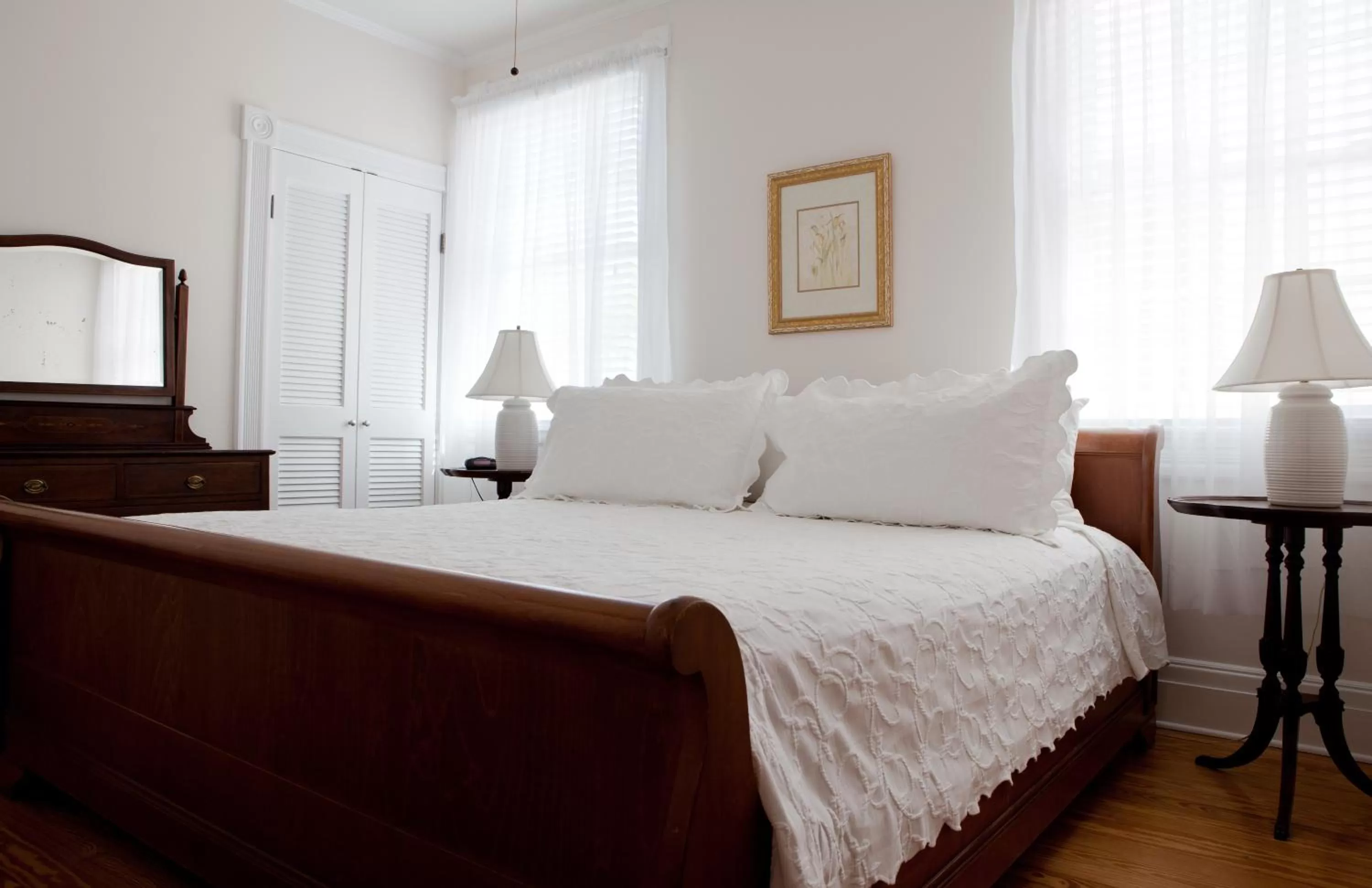 Bedroom, Bed in Island City House