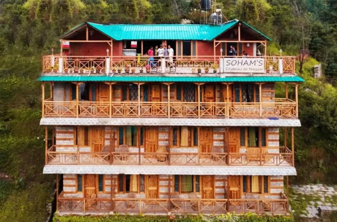 Property building in Soham's Chateau De Naggar - Manali