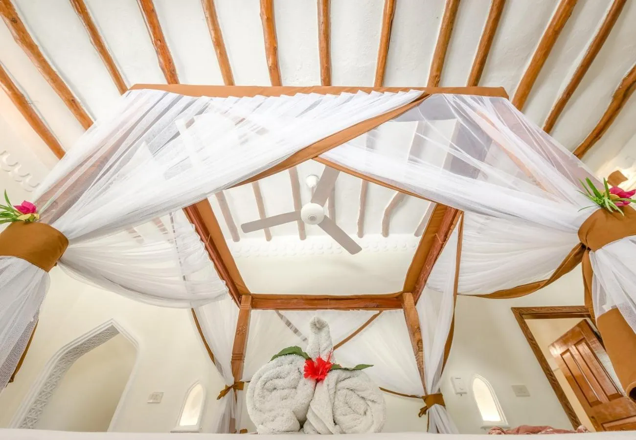 Bedroom, Bed in Hakuna Majiwe Beach Lodge