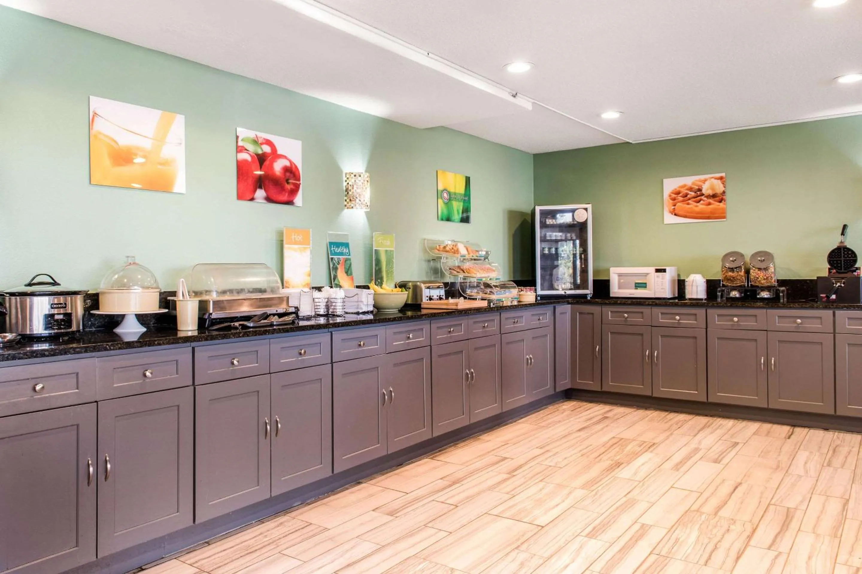 Restaurant/Places to Eat in Quality Inn & Suites Miamisburg - Dayton South