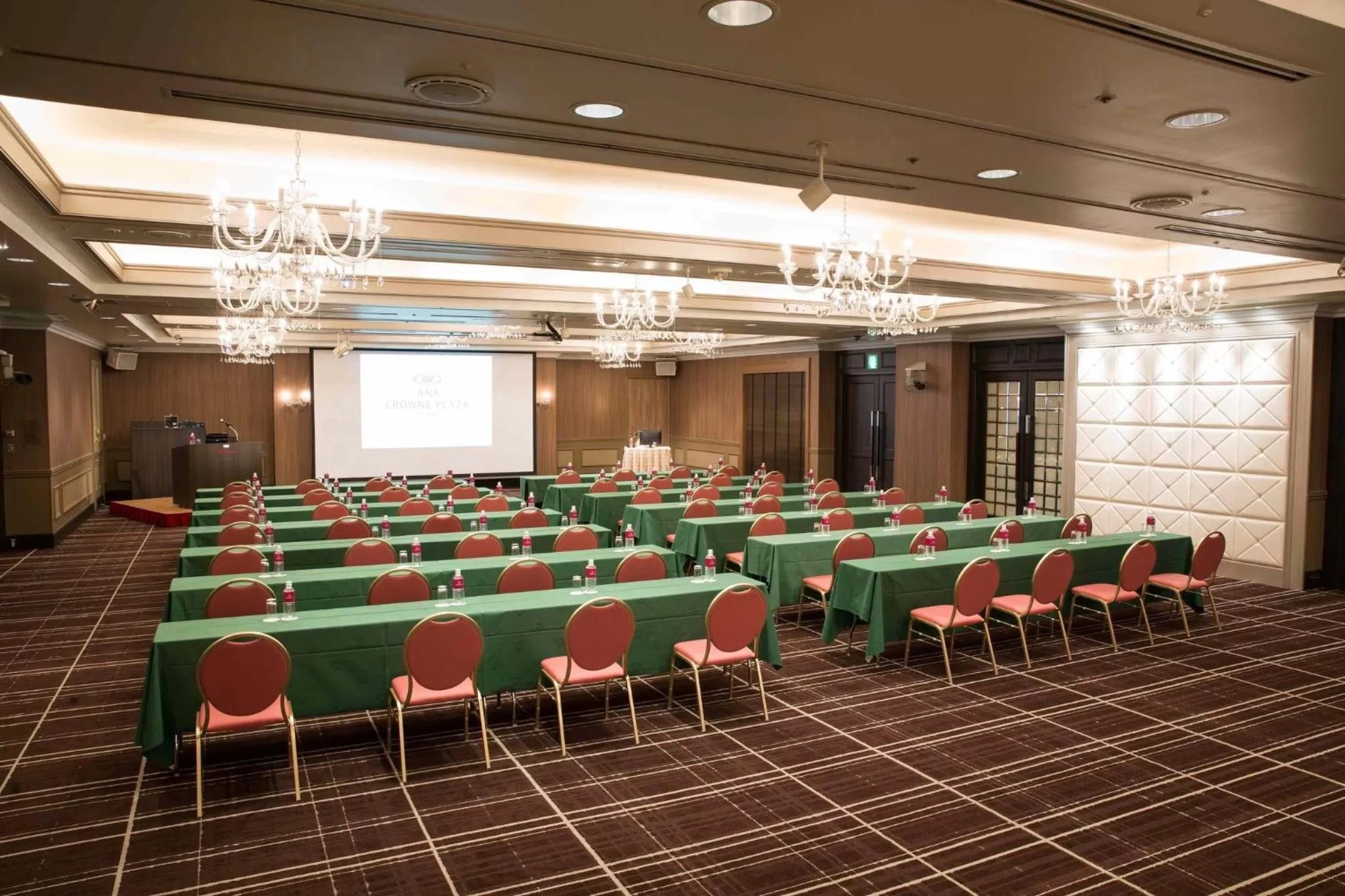 Meeting/conference room in ANA Crowne Plaza Toyama by IHG