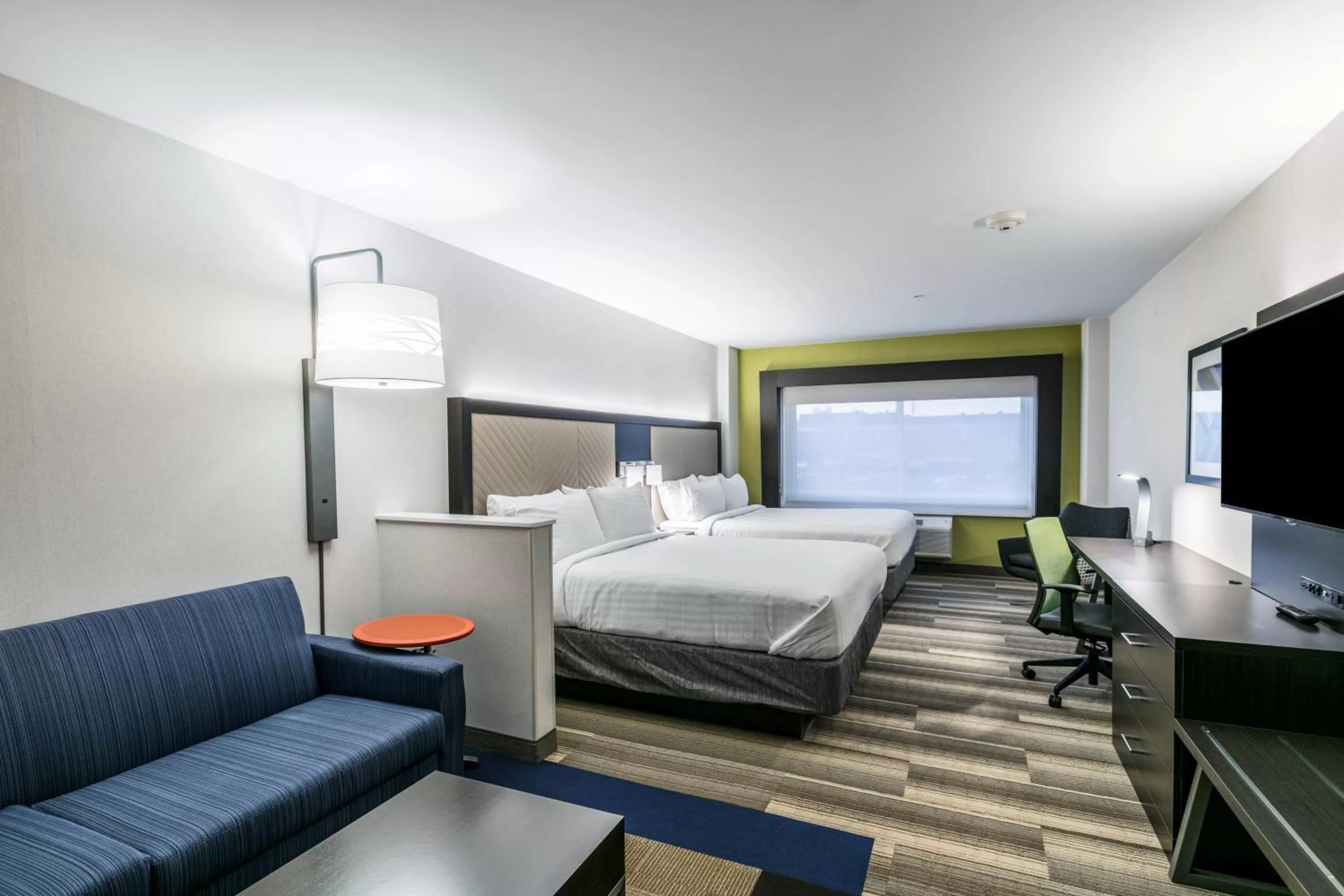 Photo of the whole room, Bed in Holiday Inn Express & Suites Jersey City North - Hoboken by IHG