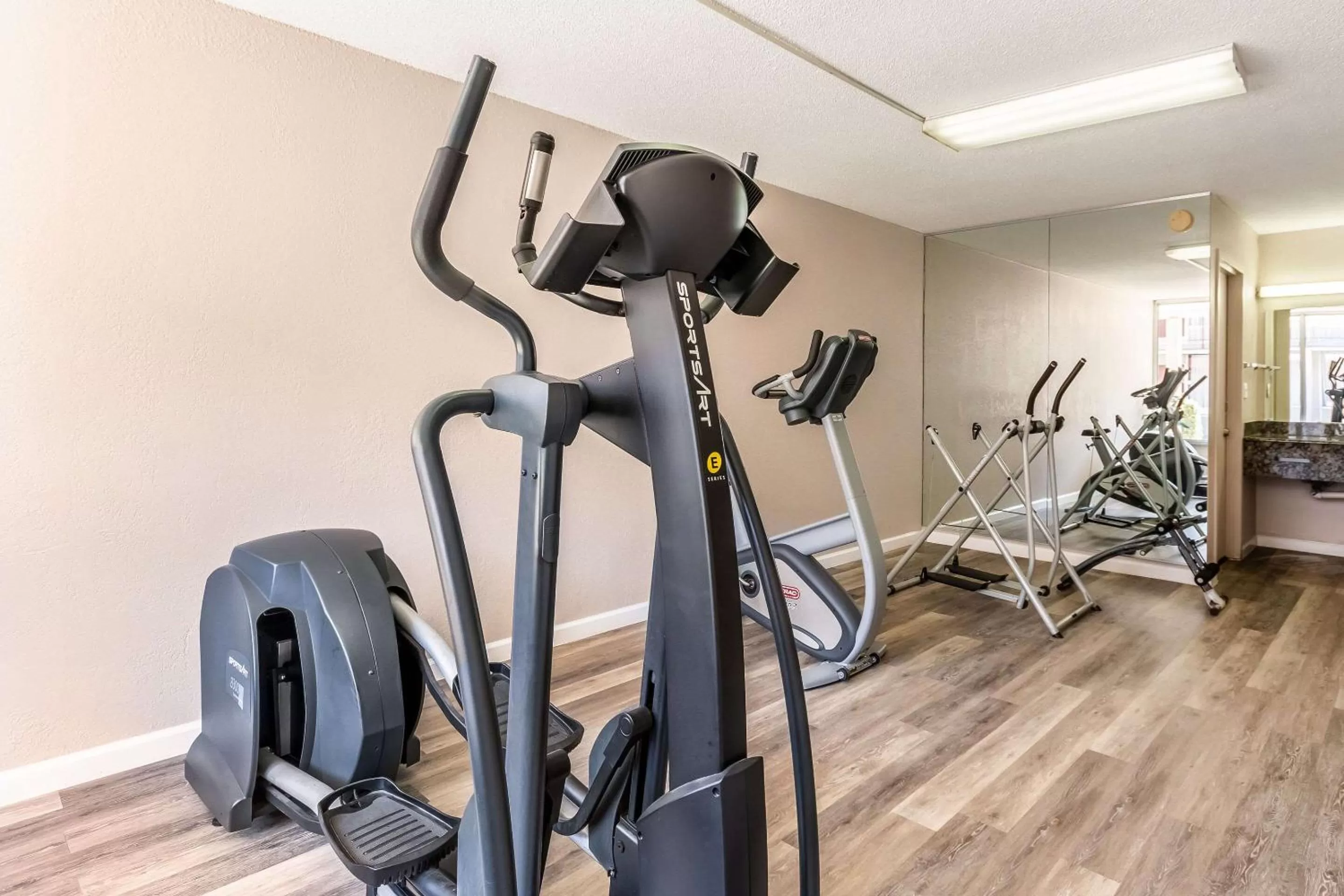 Fitness centre/facilities in Econo Lodge Inn & Suites Near Bricktown