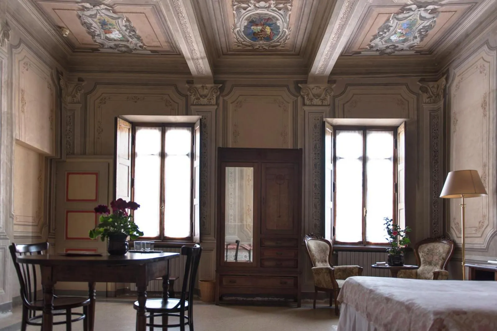 Bedroom in Albergo Real Castello