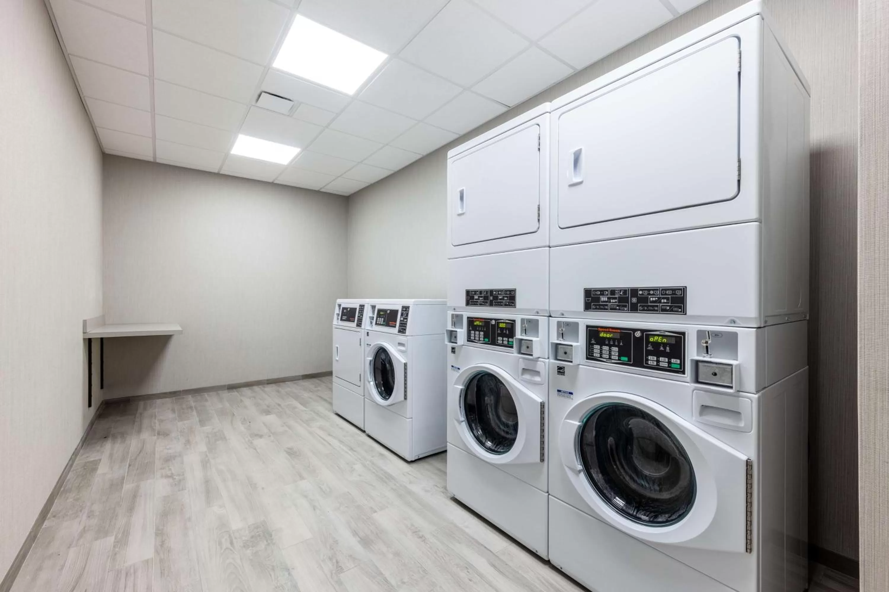 Property building in Hampton Inn Kansas City Southeast, Mo