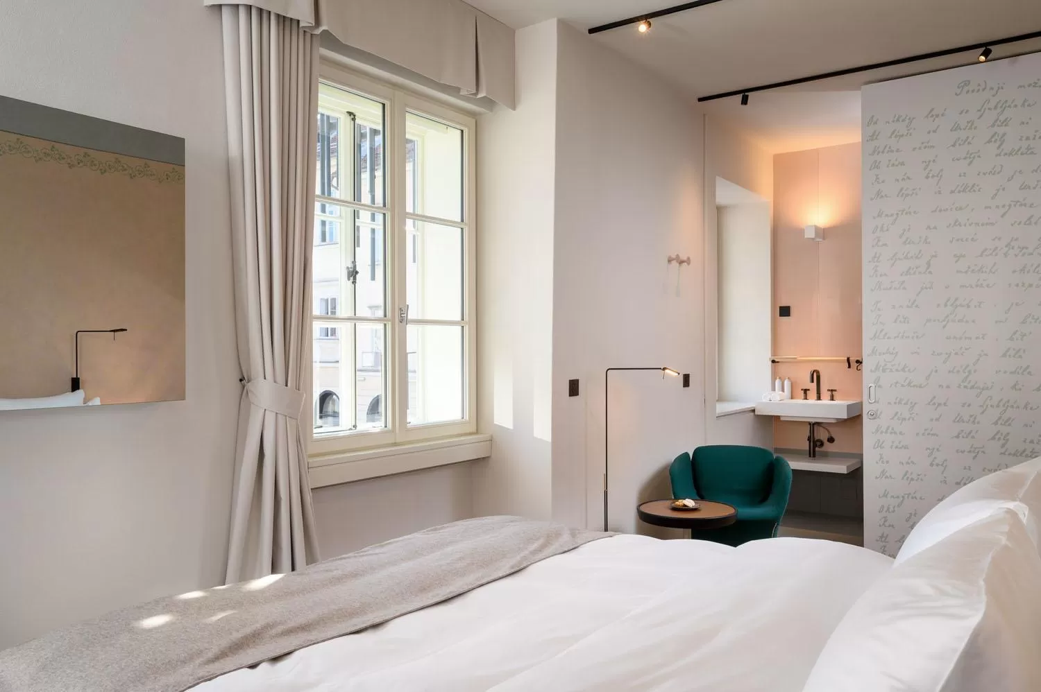 Bathroom, Bed in Zlata Ladjica Boutique Hotel