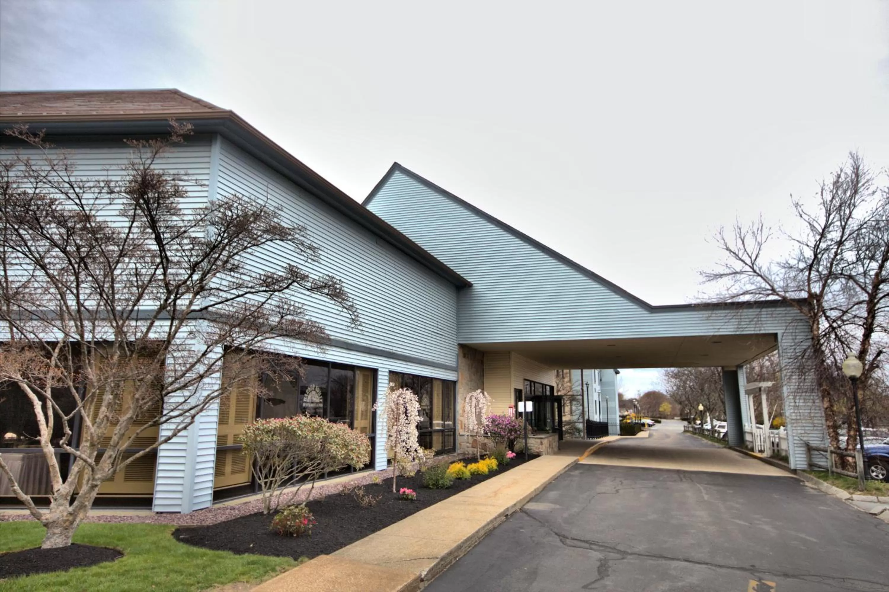 Facade/entrance in Hotel 1620 Plymouth Harbor