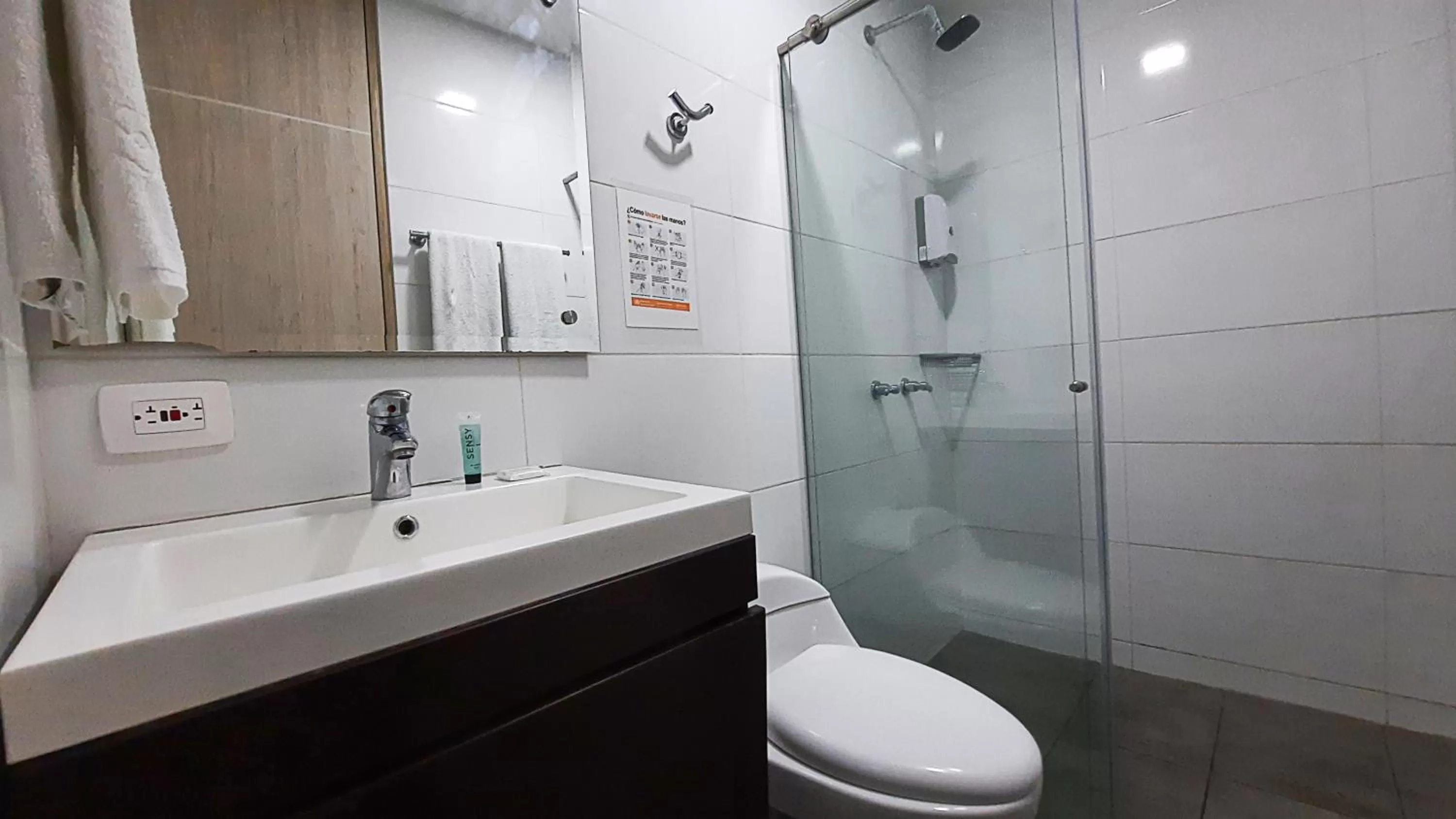 Bathroom in Bayit Tov Circunvalar Hotel