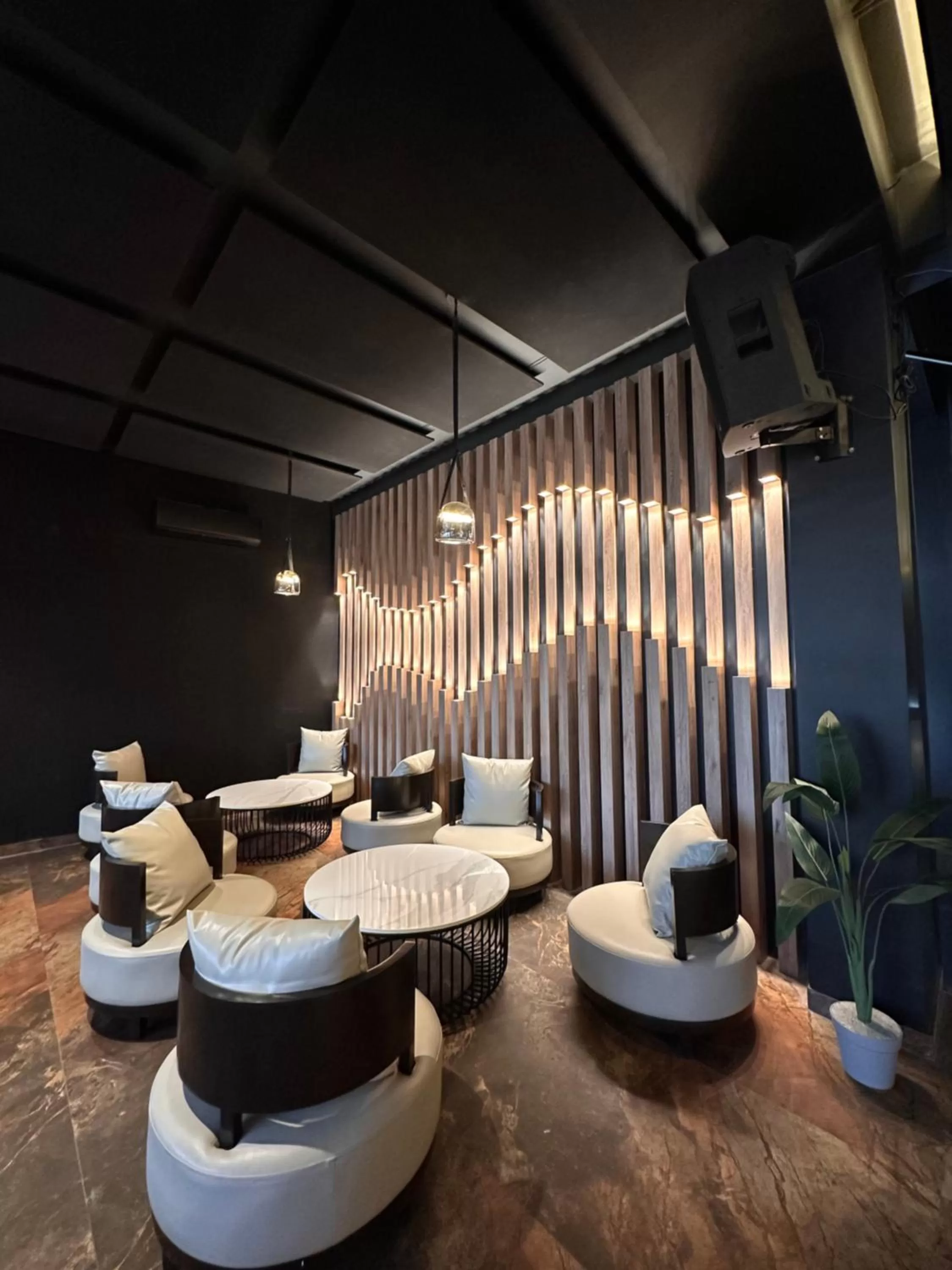 Nightclub / DJ in Five Gangtok