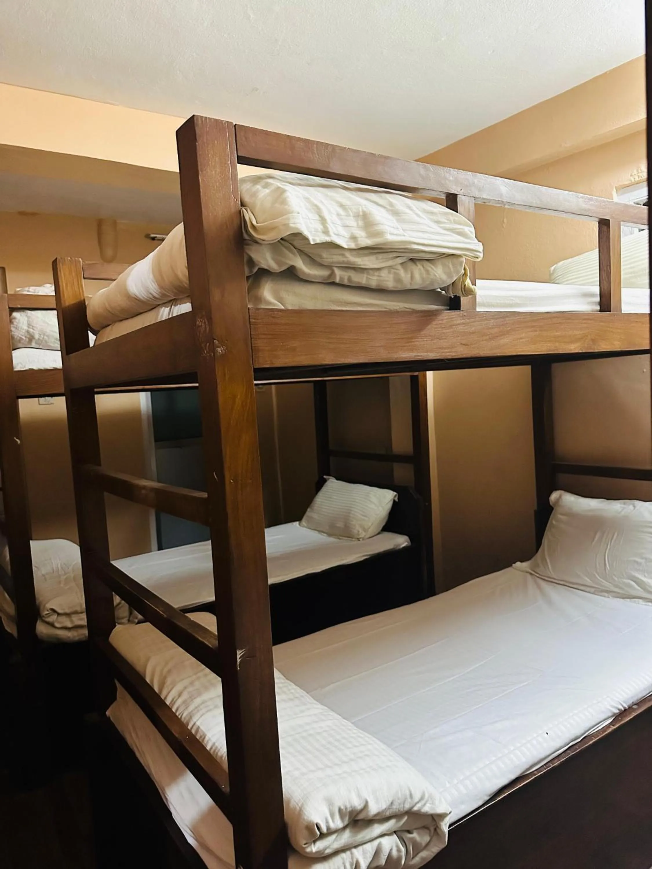 bunk bed, Bed in Hotel Travelers Home