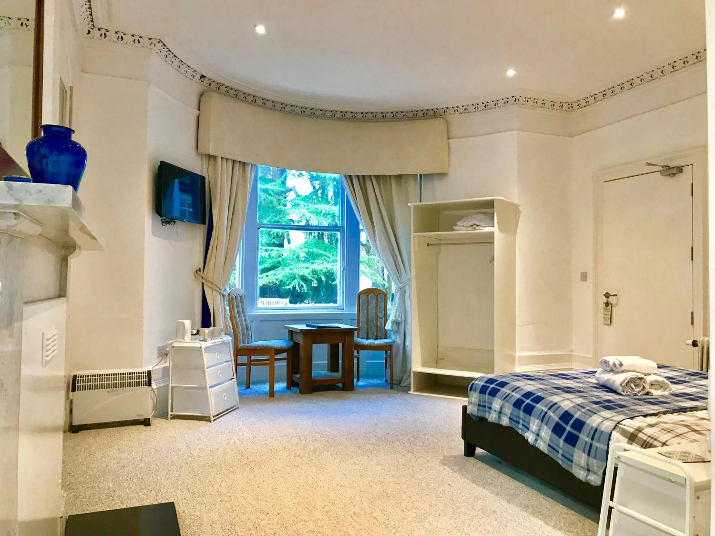 Bedroom, Bed in Drumdevan Country House, Inverness