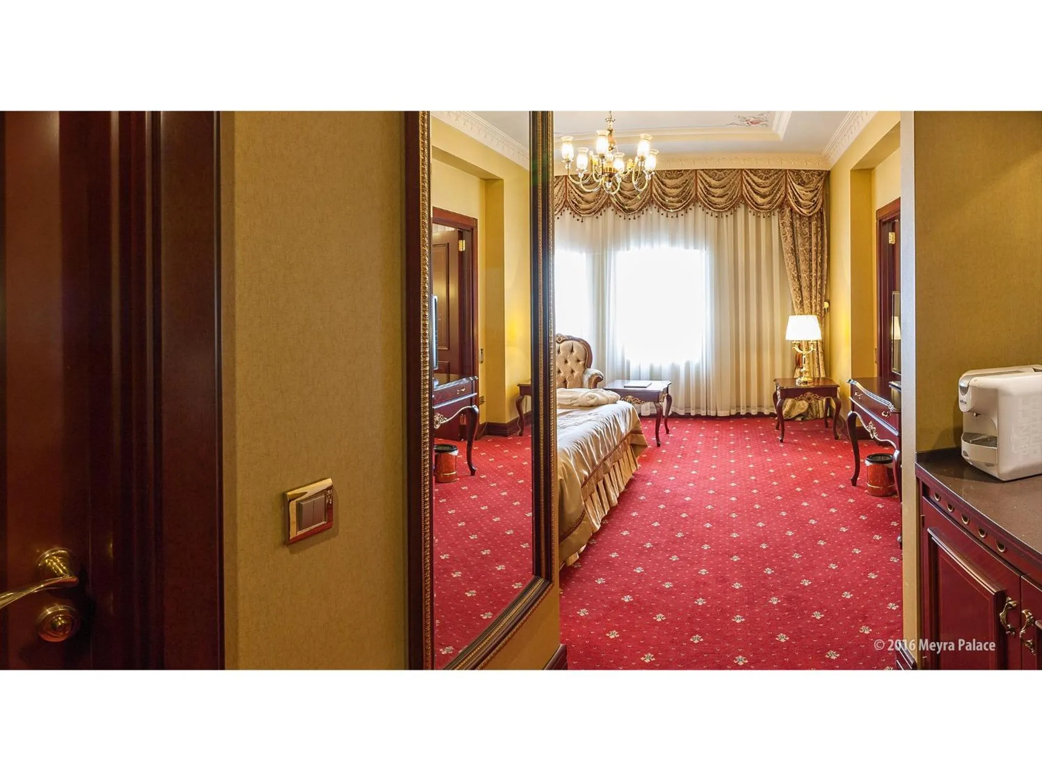 Coffee/tea facilities in Meyra Palace