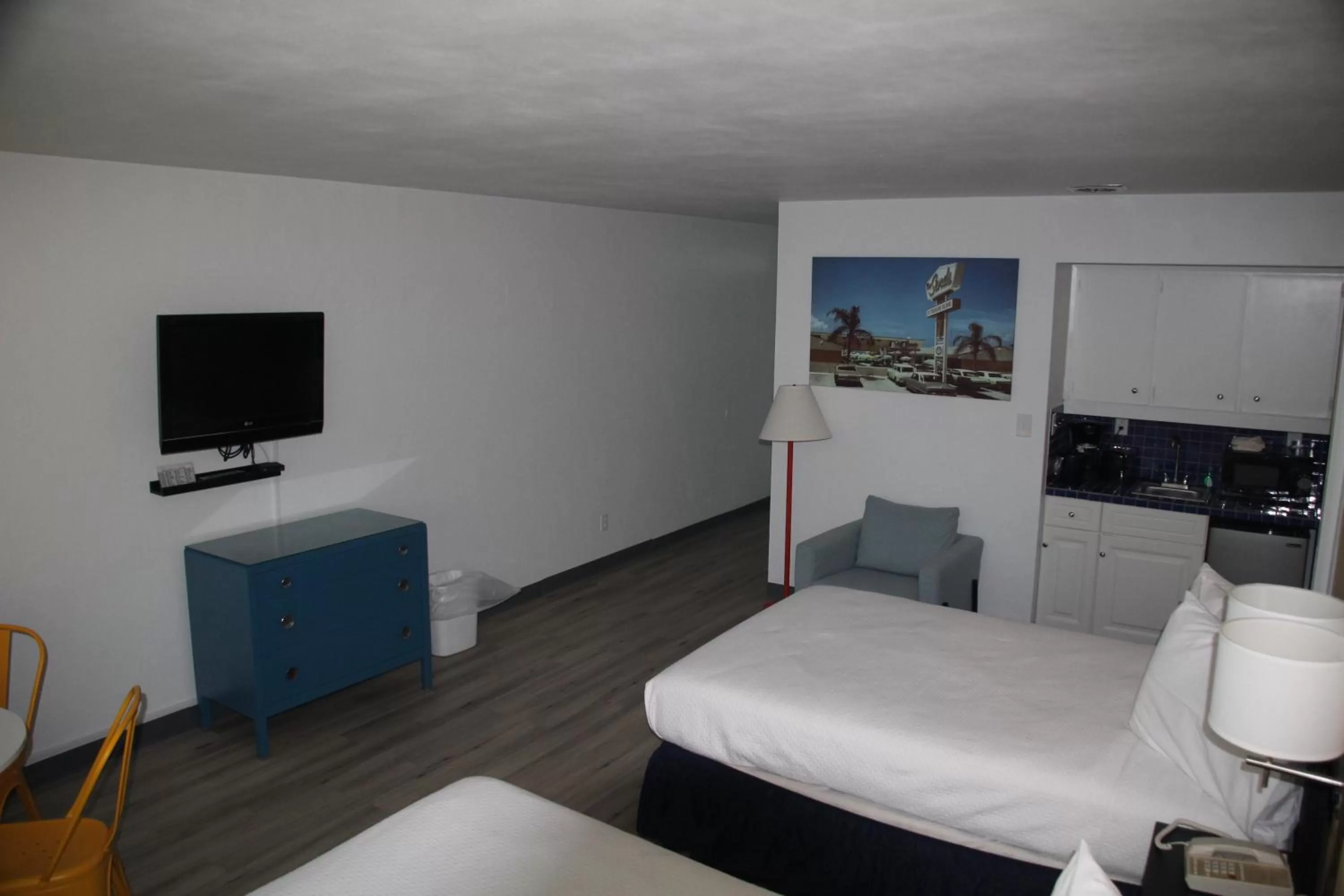 Photo of the whole room in The Sands of Treasure Island