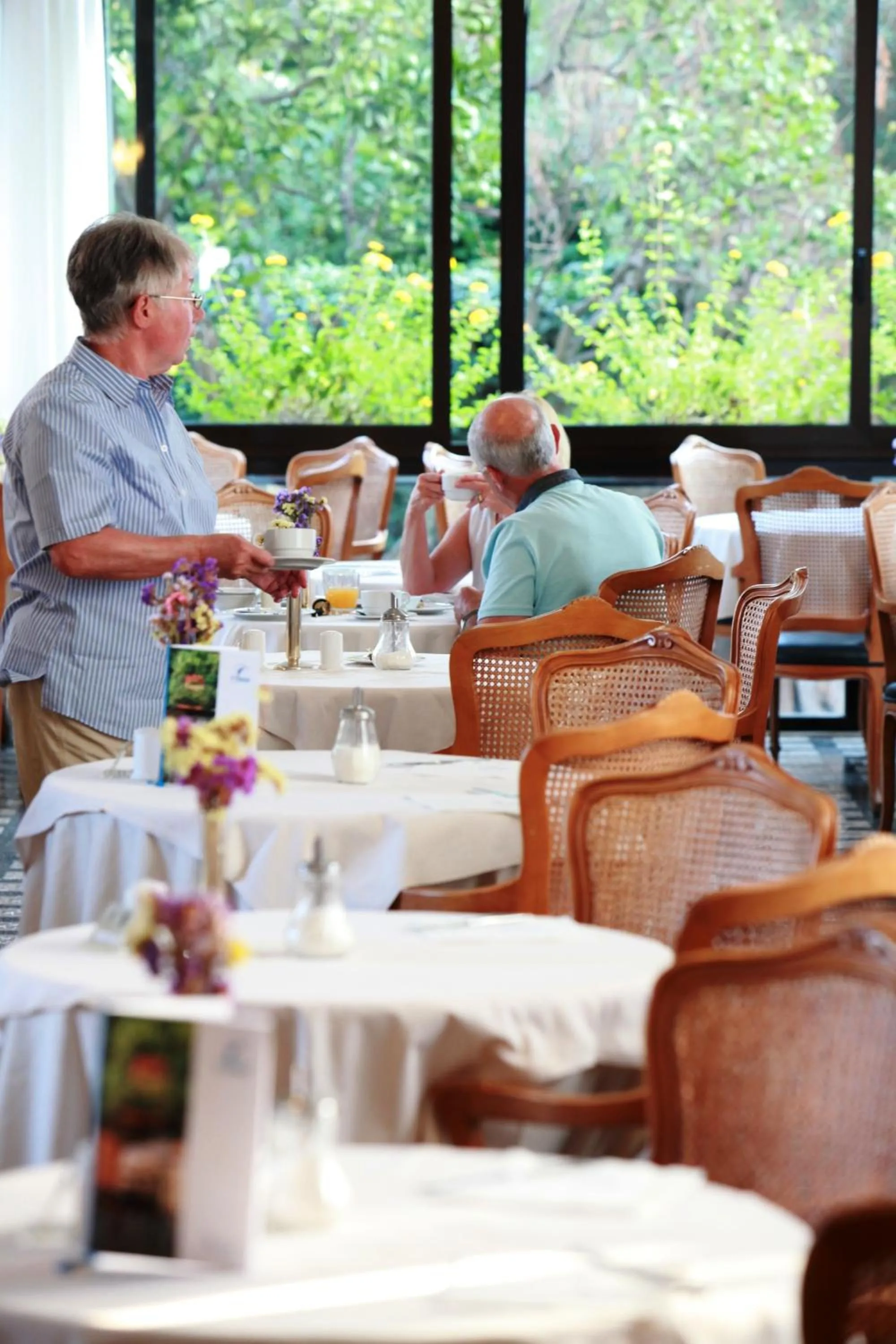 Restaurant/places to eat in Hotel Caravel