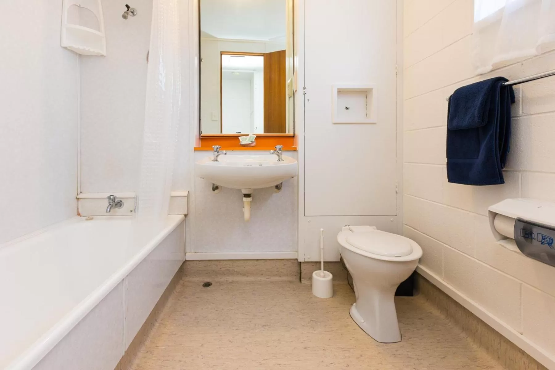 Toilet in Alpha Motor Inn