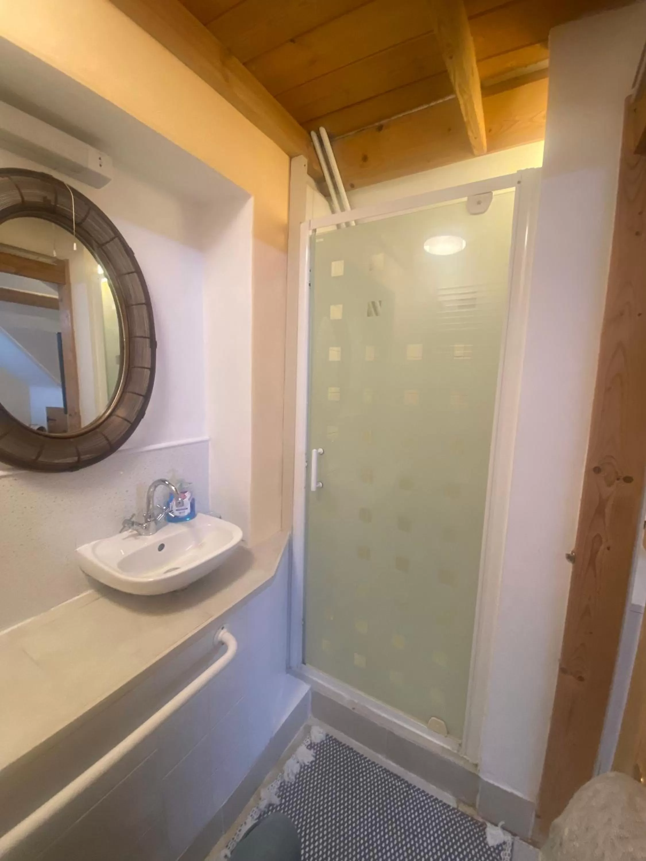 Bathroom in The Dragonfly BNB, Glastonbury