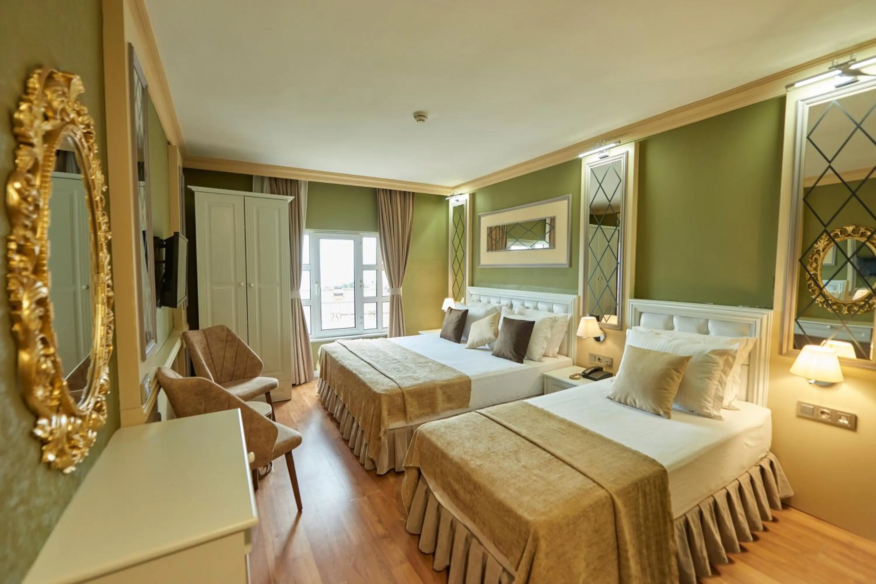 Bed in Sunlight Hotel