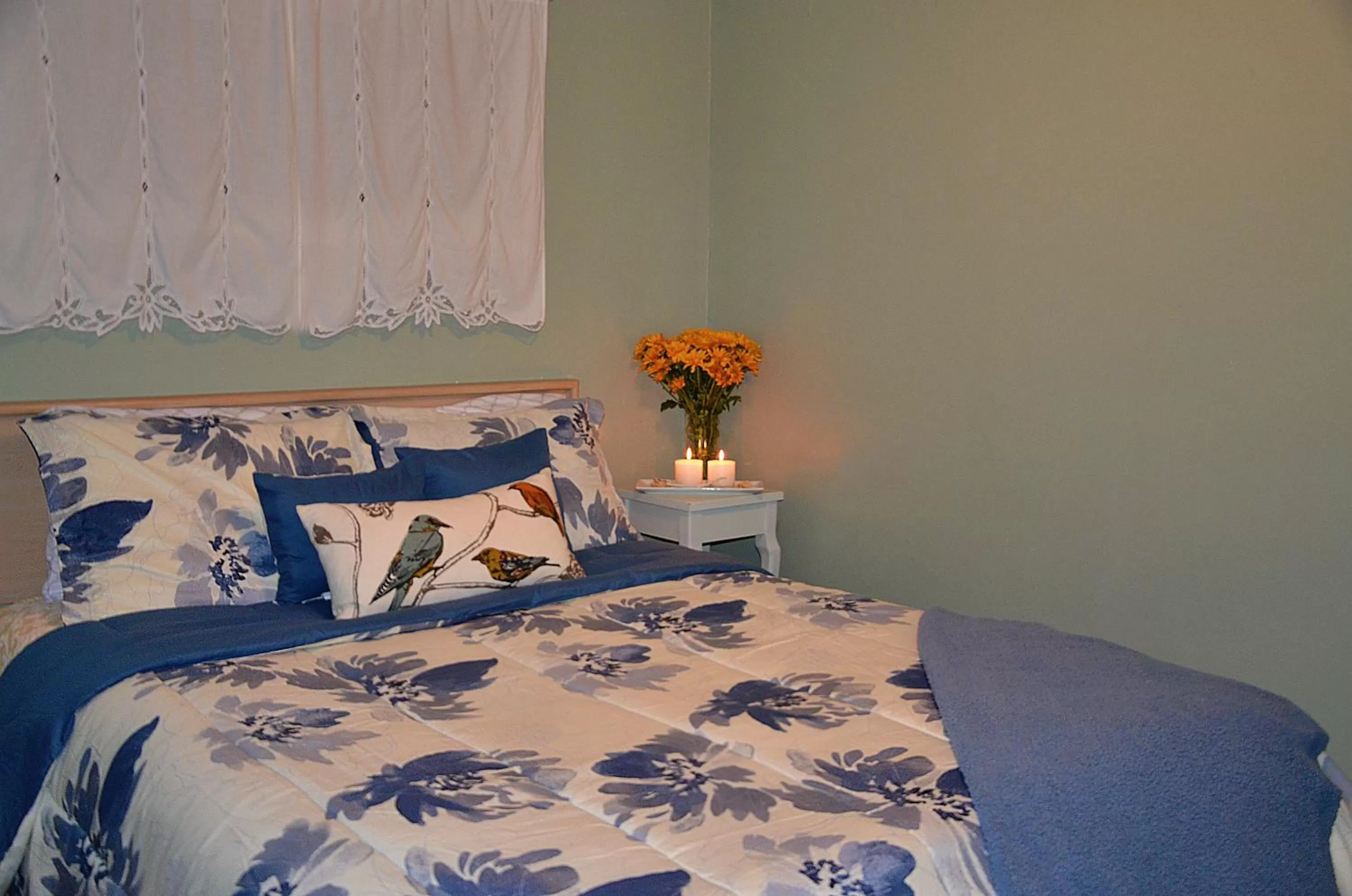 Bed in Agate Beach Motel