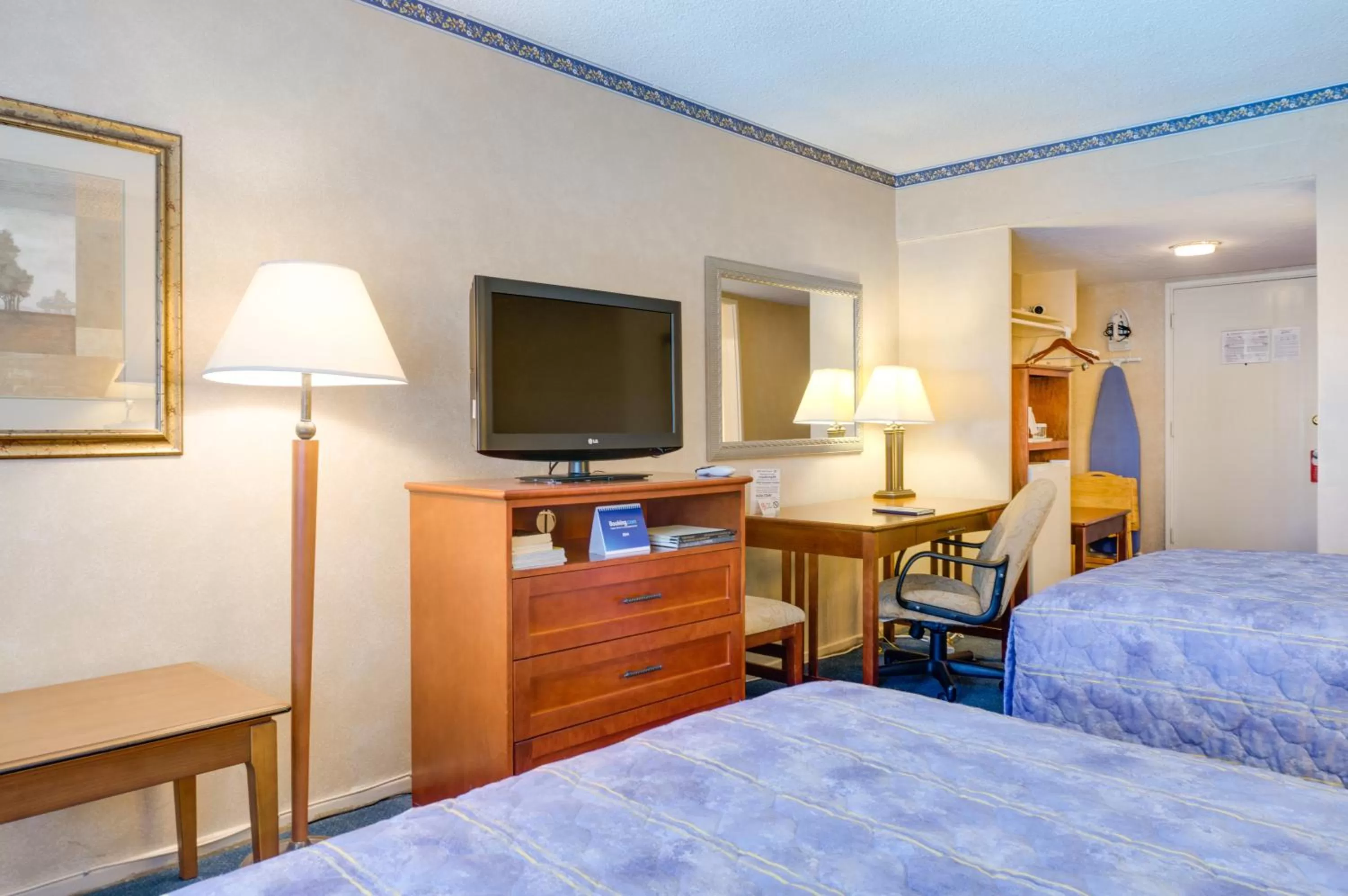 Other, TV/Entertainment Center in Saga Motor Hotel Pasadena